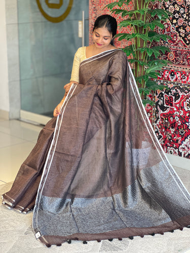 Zari & Lurex Yarn Weaved Stripe Patterned Linen Saree | DLS337