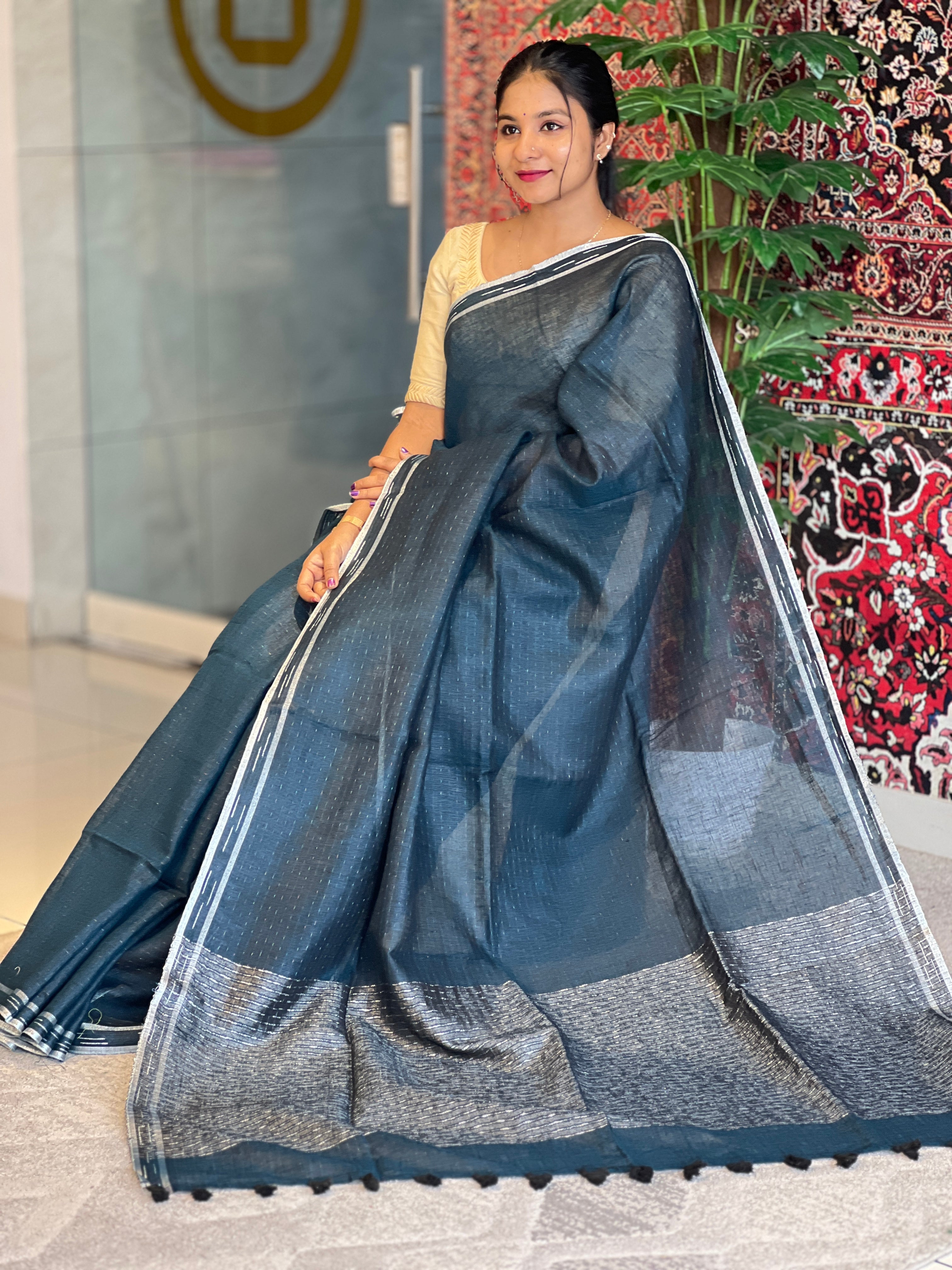 Zari & Lurex Yarn Weaved Stripe Patterned Linen Saree | DLS336
