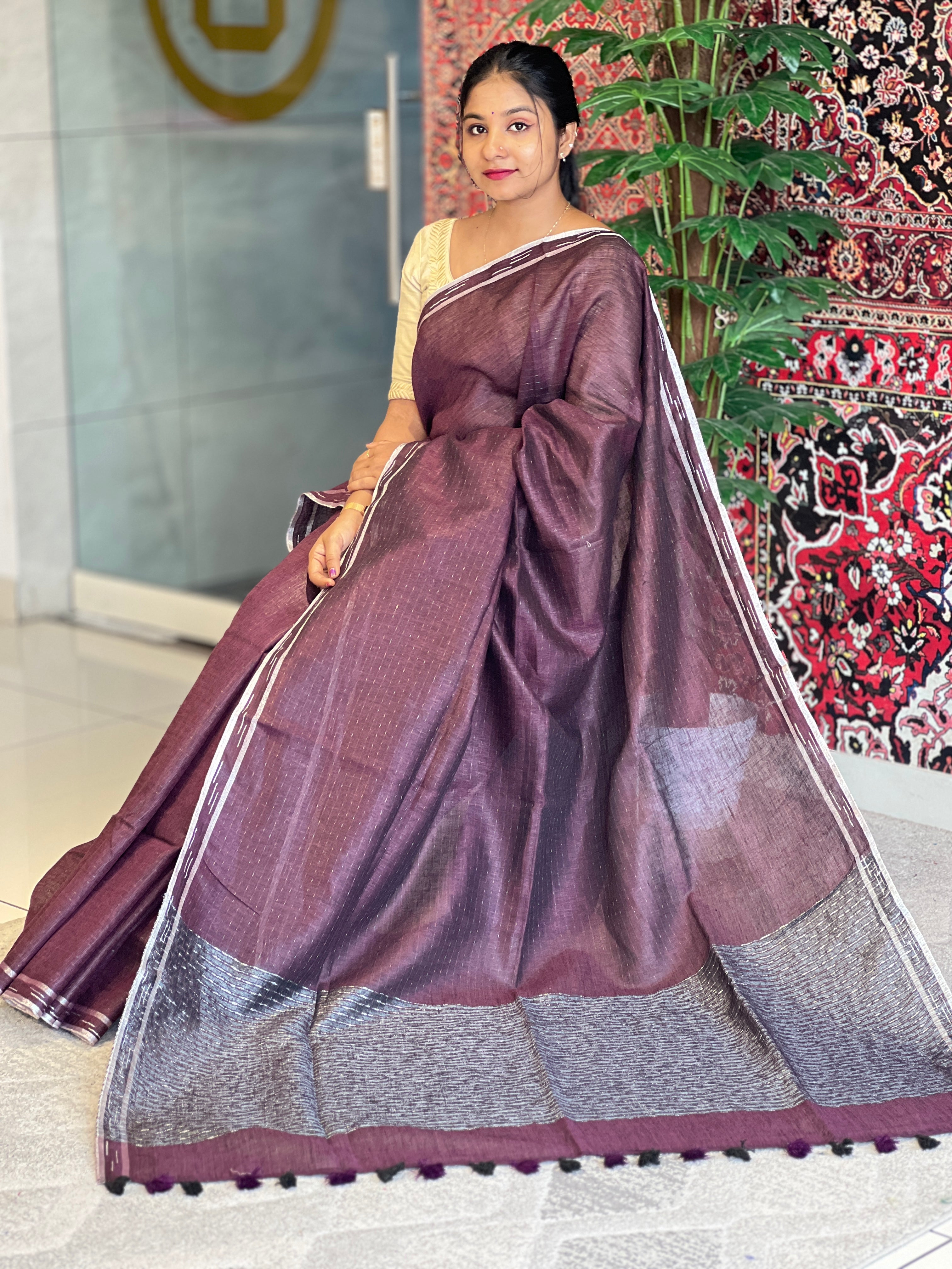 Zari & Lurex Yarn Weaved Stripe Patterned Linen Saree | DLS338
