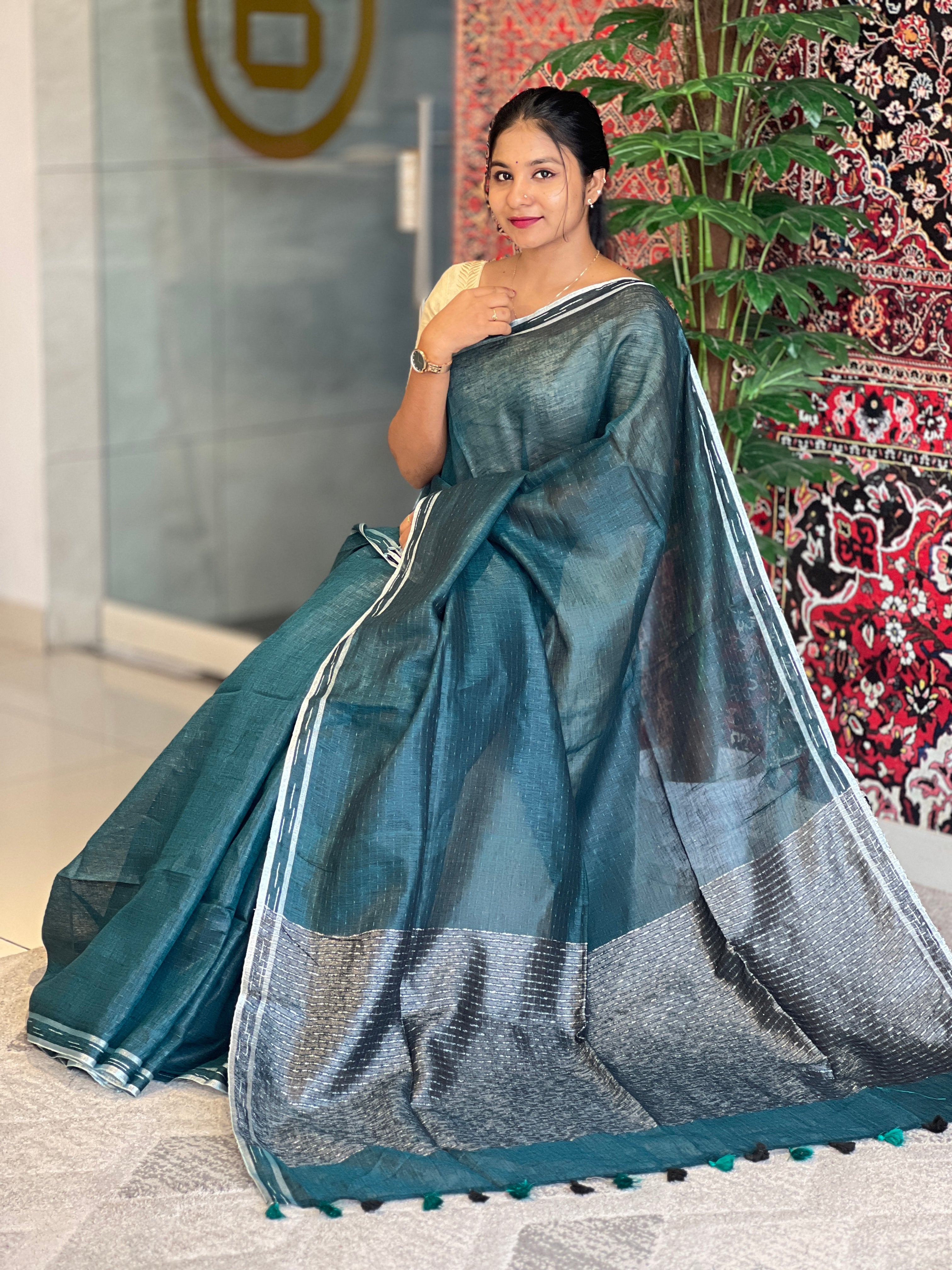 Zari & Lurex Yarn Weaved Stripe Patterned Linen Saree | DLS339