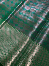 Zig Zag Patterned Kora Banarasi Saree | AL155