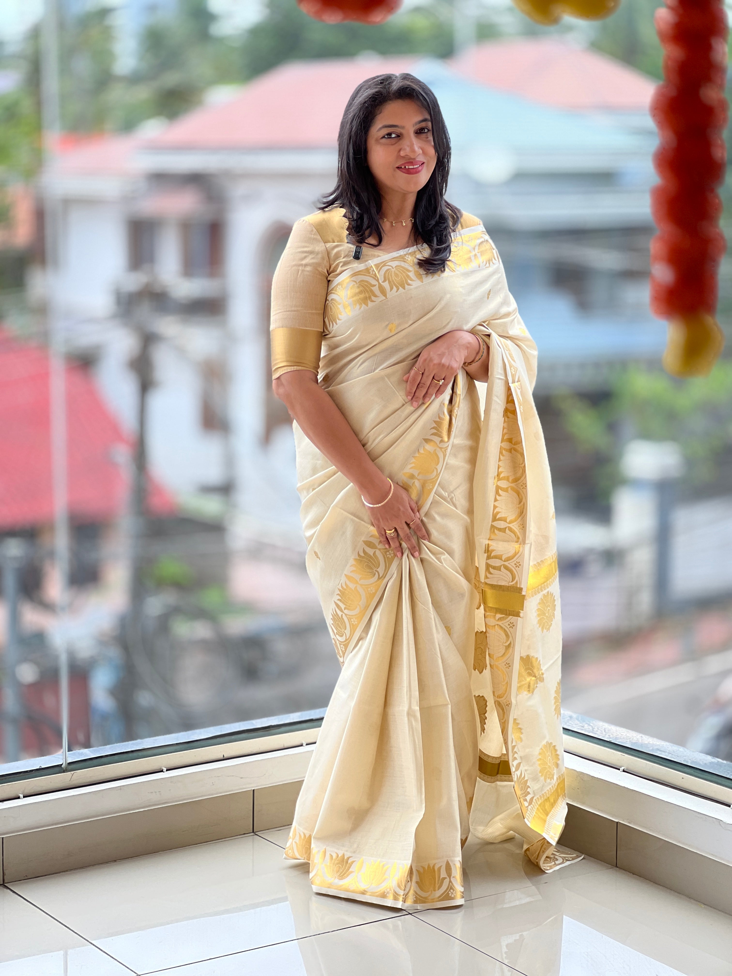 Lotus Border Pattern Tissue Kerala Saree | RLF156