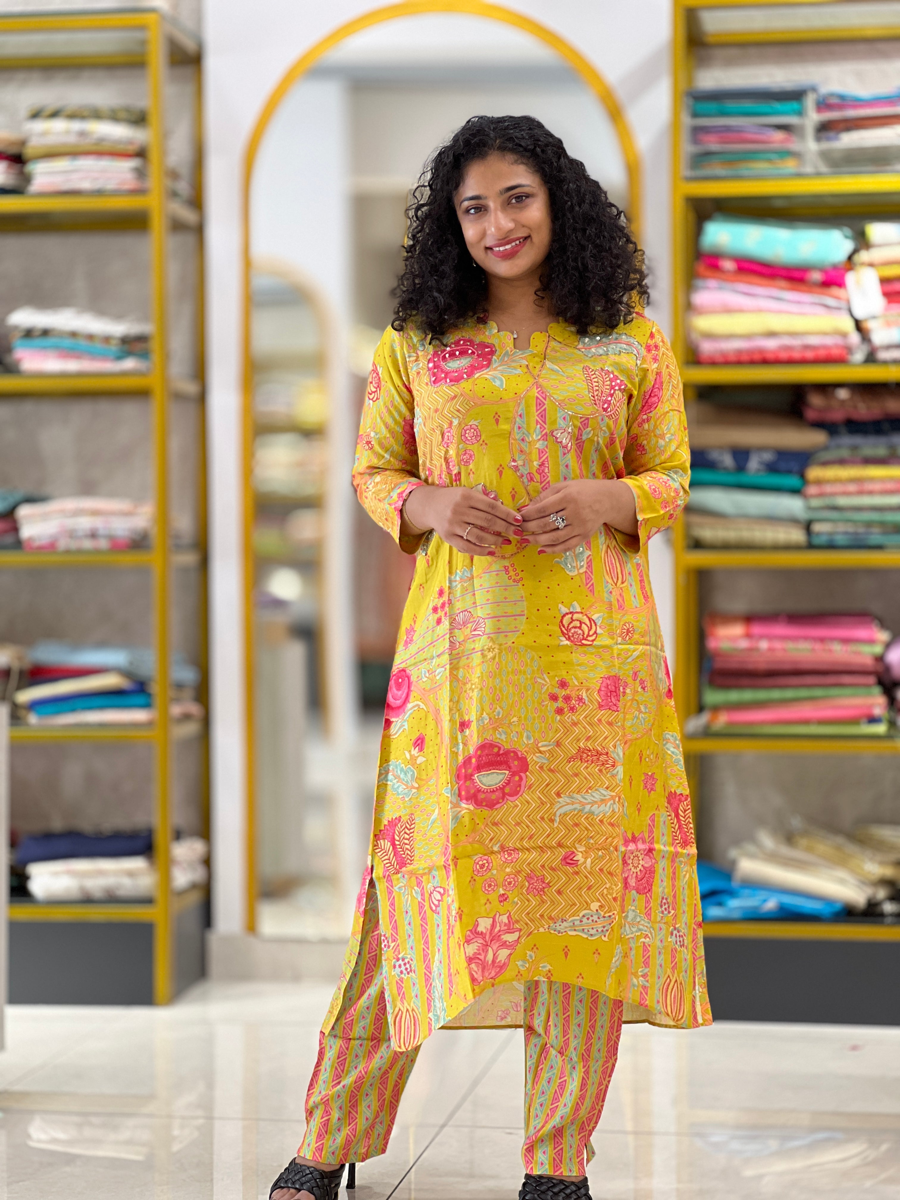 Floral Patterned Muslin Finish Kurta Set | FW159