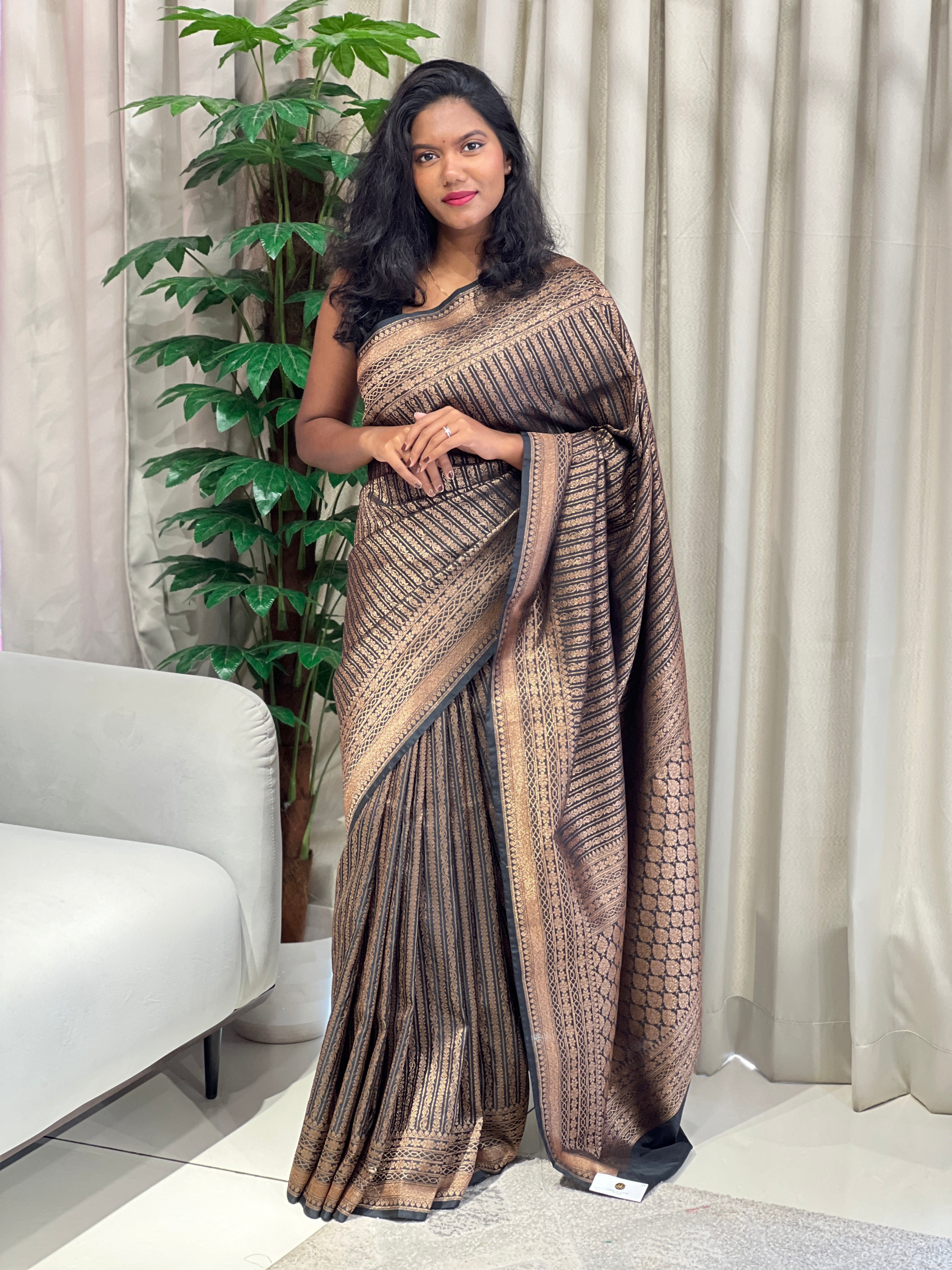 Antique Zari & Thread Woven Banarasi Silk Saree | YNG1068