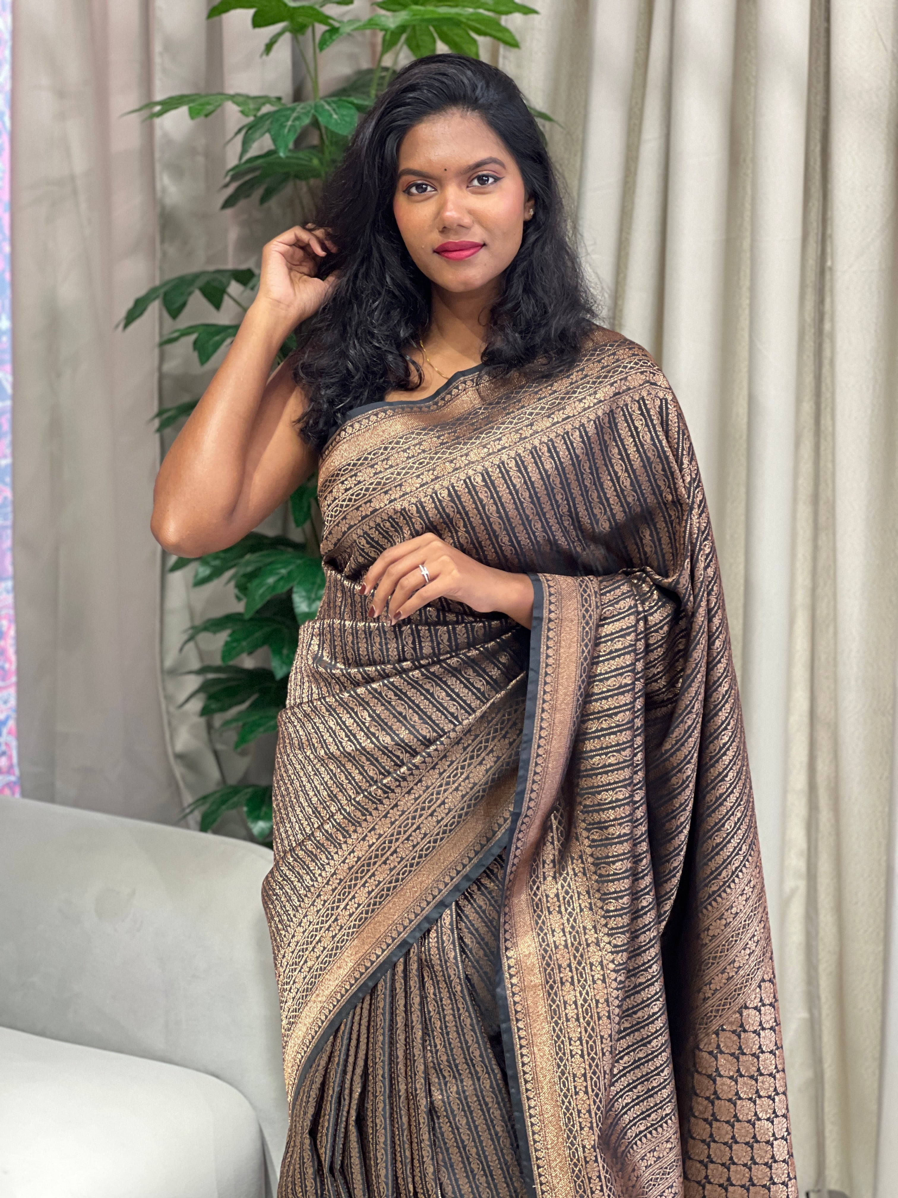 Antique Zari & Thread Woven Banarasi Silk Saree | YNG1068