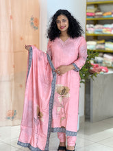 Floral Placement Embroidered Muslin Finish Kurta Set | FW178