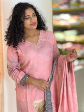 Floral Placement Embroidered Muslin Finish Kurta Set | FW178
