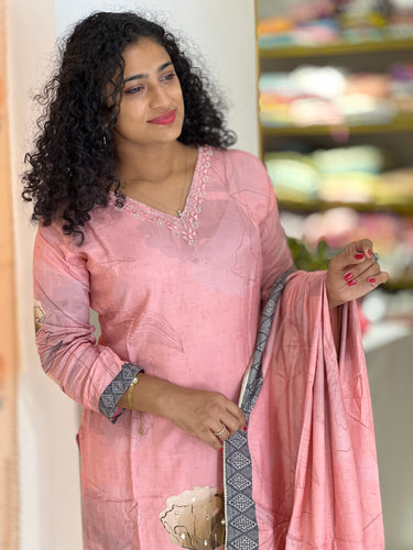 Floral Placement Embroidered Muslin Finish Kurta Set | FW178