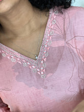 Floral Placement Embroidered Muslin Finish Kurta Set | FW178