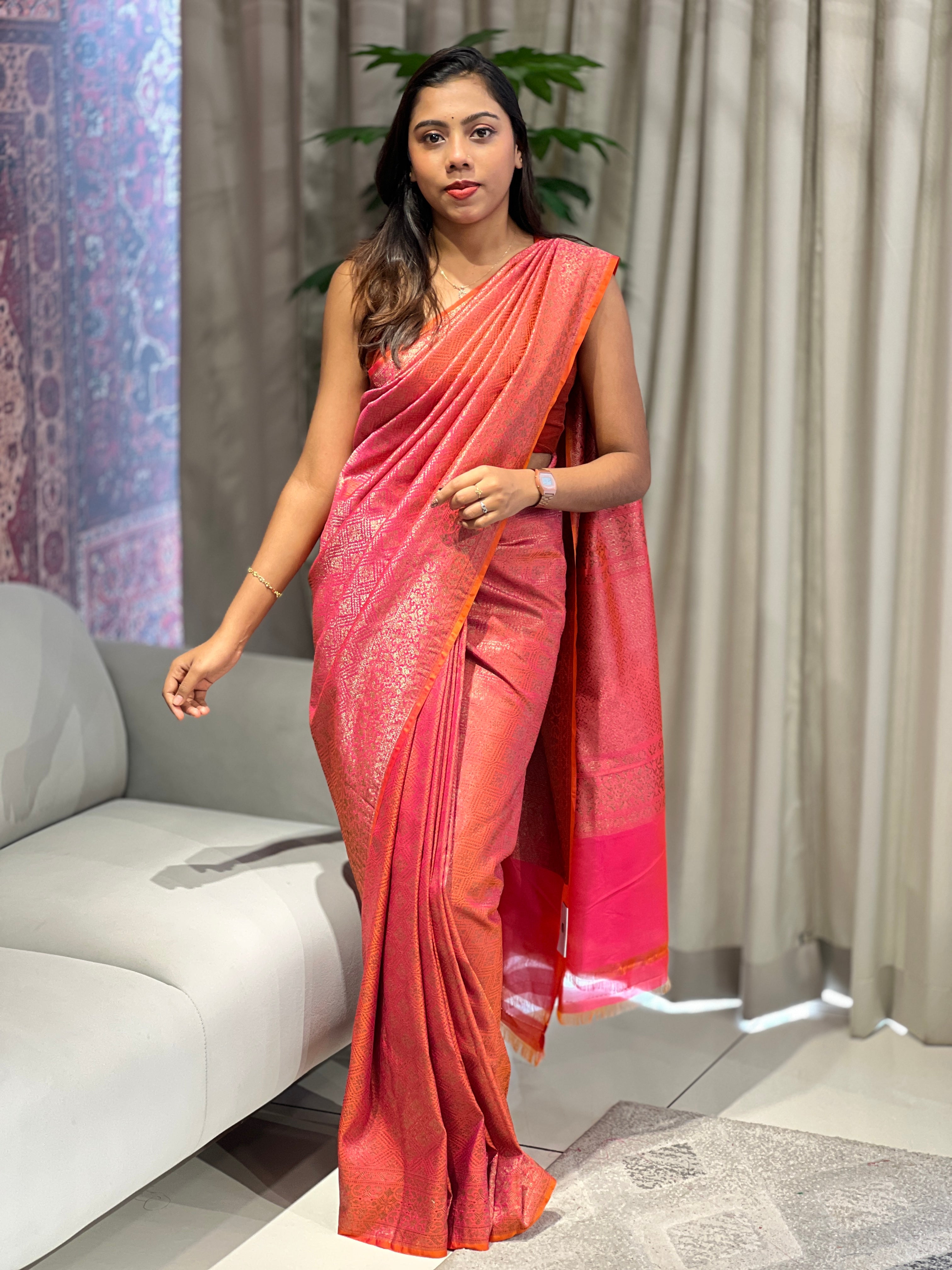 Zari And Thread Woven Banarasi Saree | YNG1067