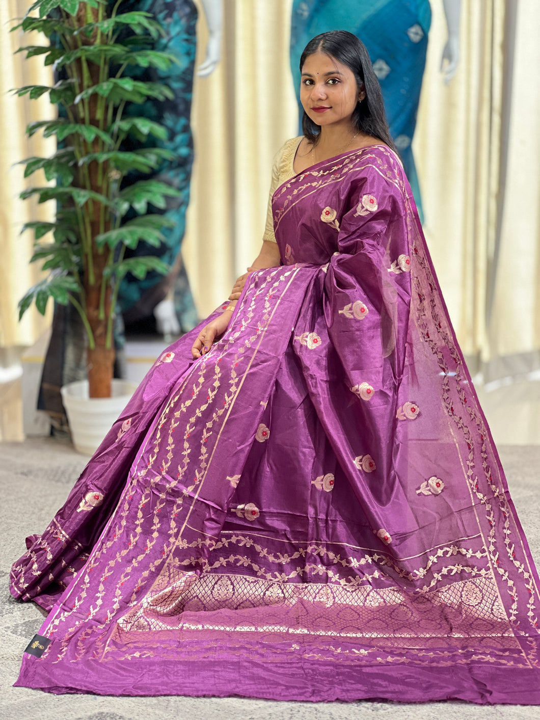 Floral Zari Woven Banarasi Silk Saree | NN332