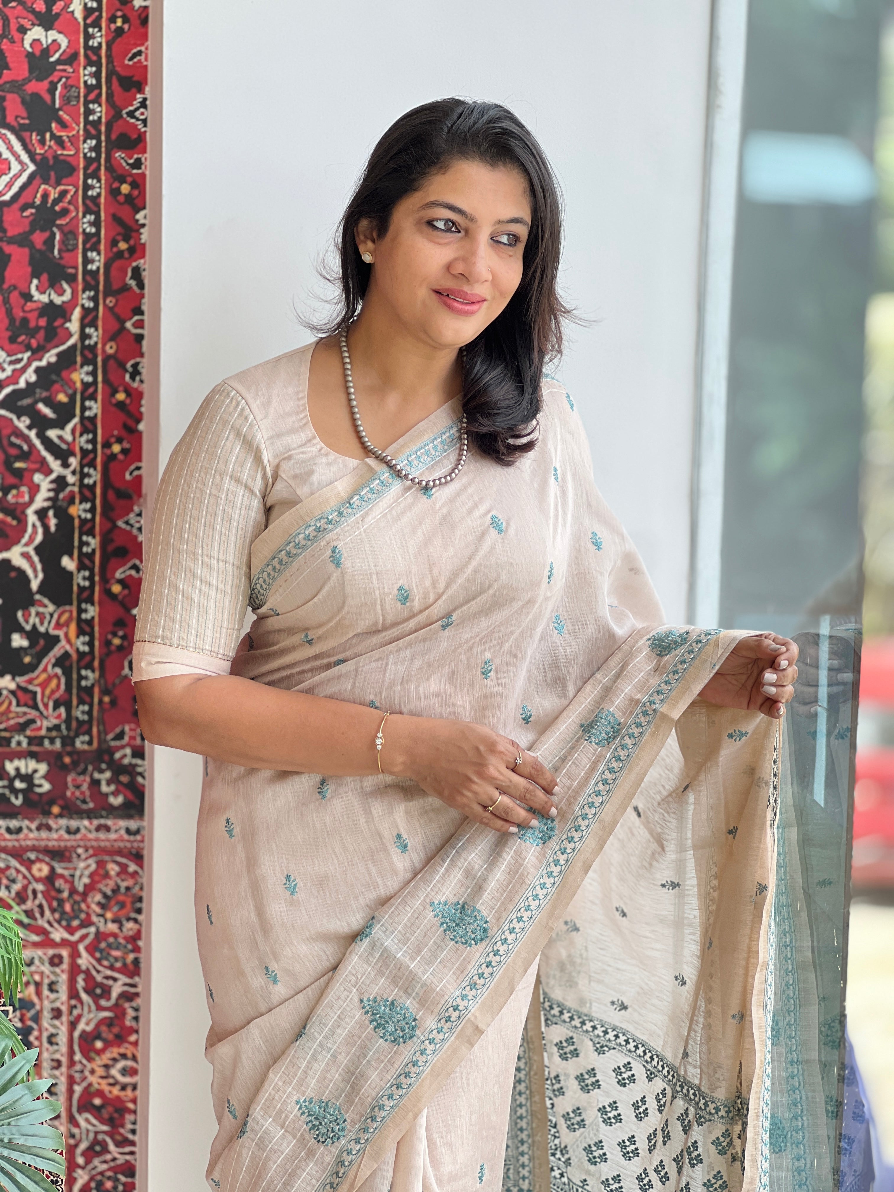 Computerized Embroidery Detailed Linen Saree | SSN300