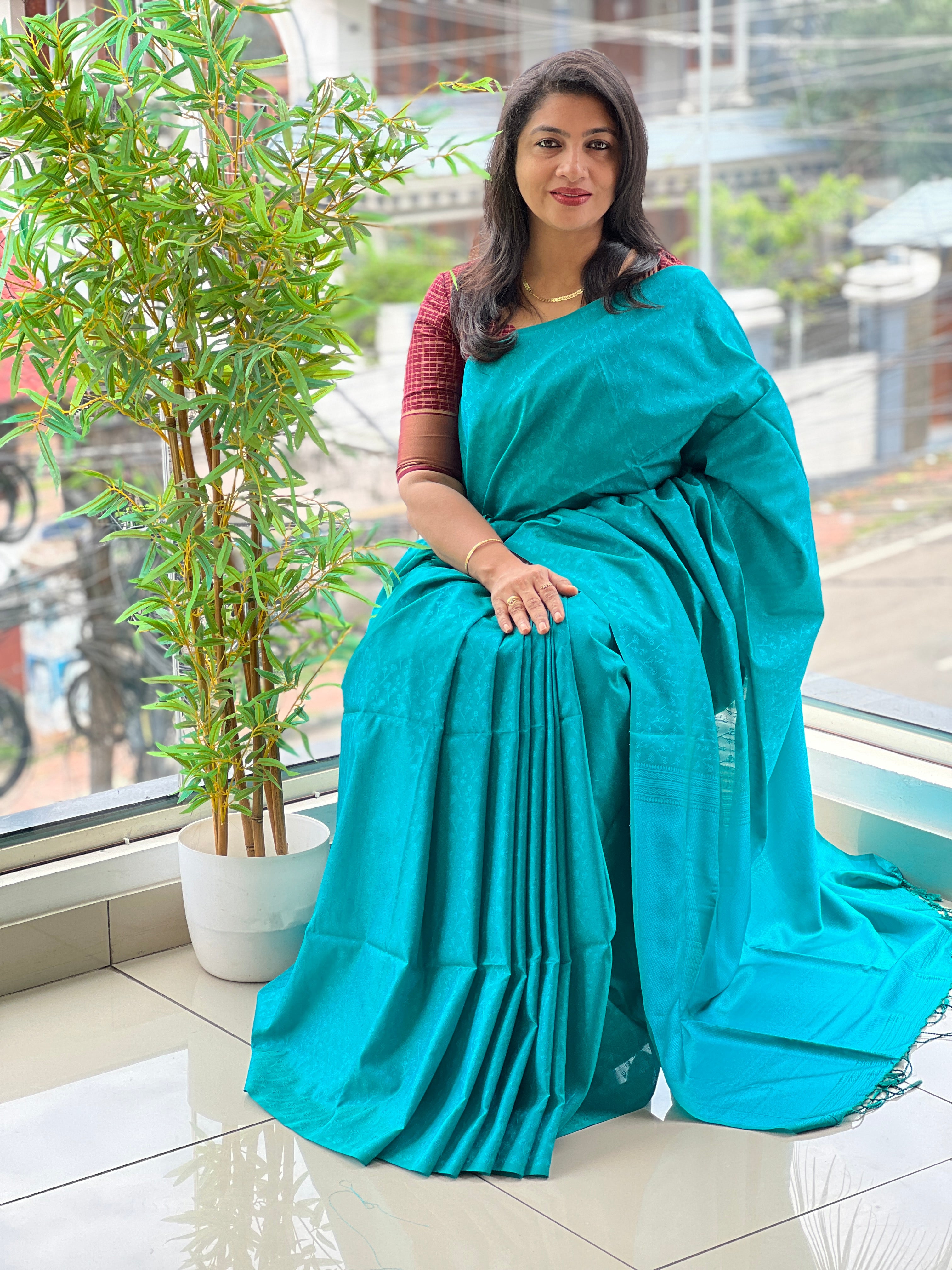 Embossed Weaved Pattern Semi Soft Silk Saree| RTD108