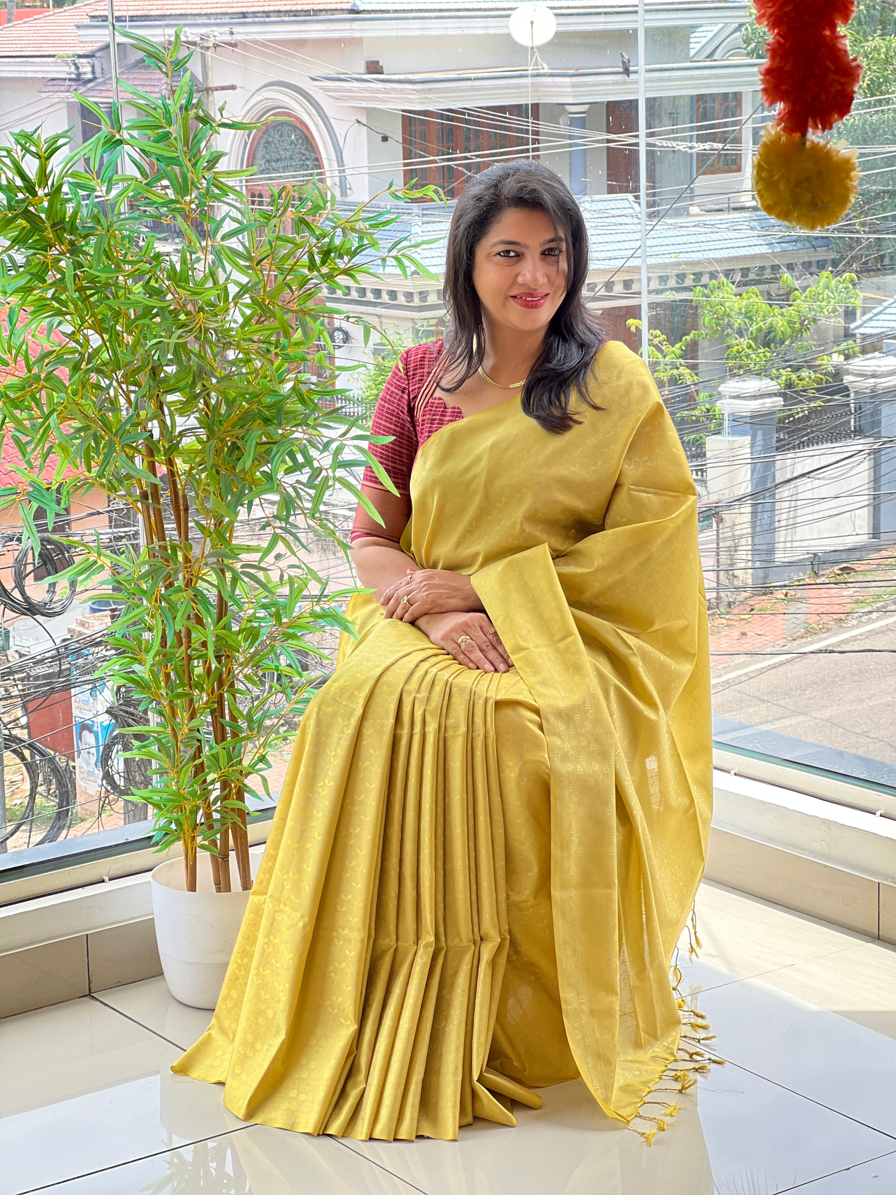 Embossed Weaved Pattern Semi Soft Silk Saree | RTD126