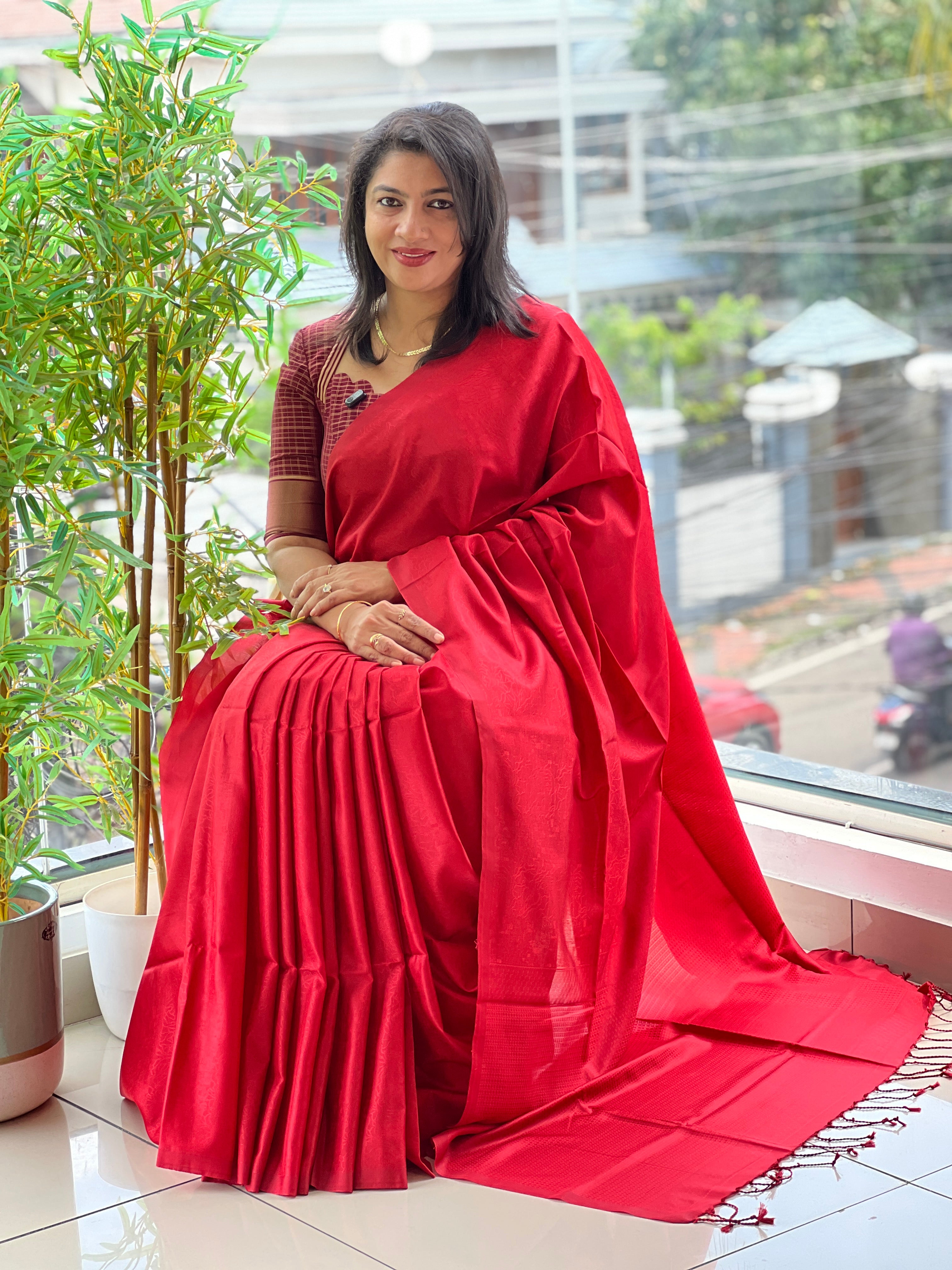 Embossed Weaved Pattern Semi Soft Silk Saree | RTD110