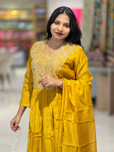 Zardosi & Cut Beads Embroidery Detailed Chanderi Kurta Set | KIA120
