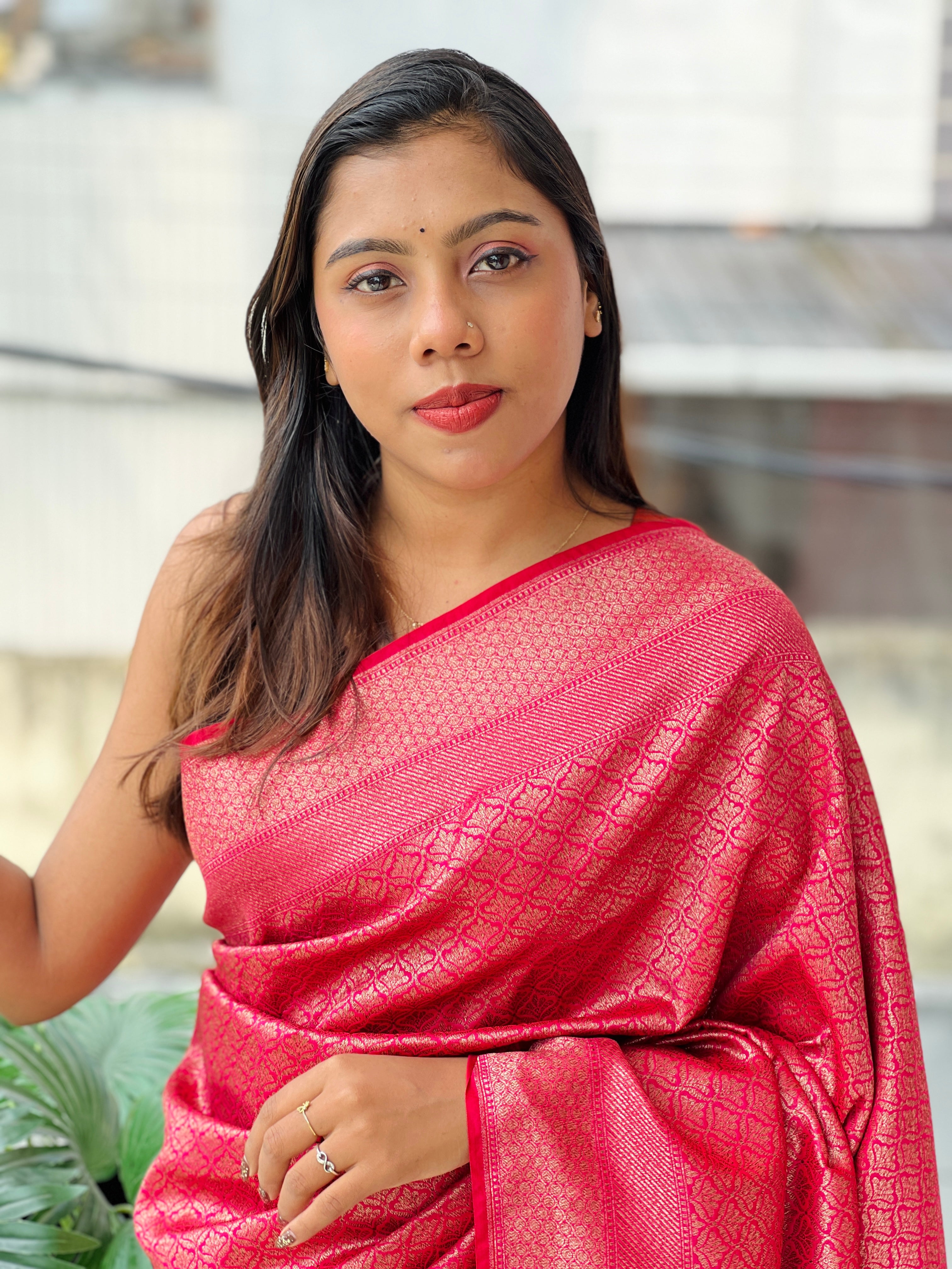 Zari And Thread Woven Banarasi Saree | YNG1045