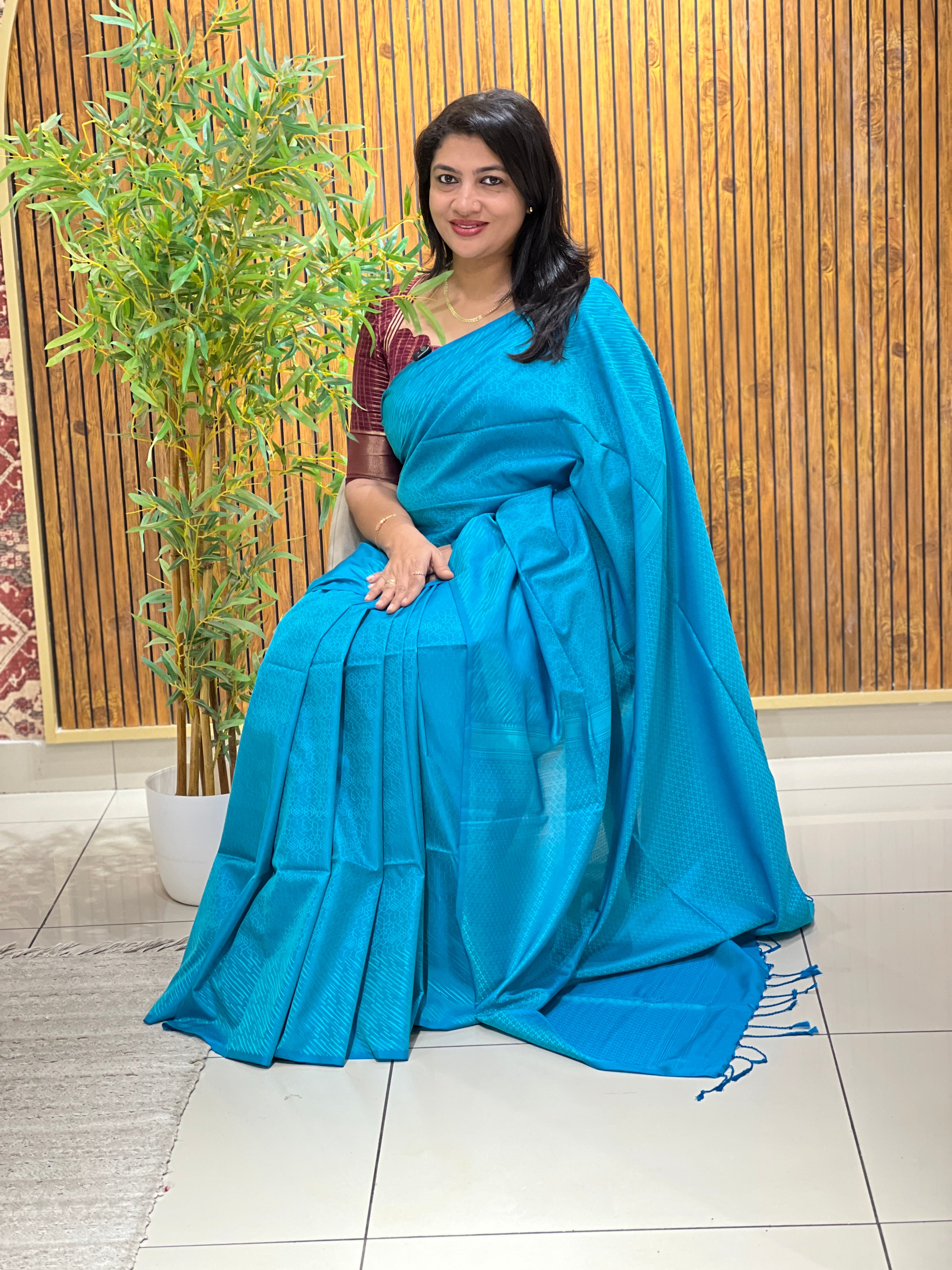 Embossed Weaved Pattern Semi Soft Silk Saree| RTD111