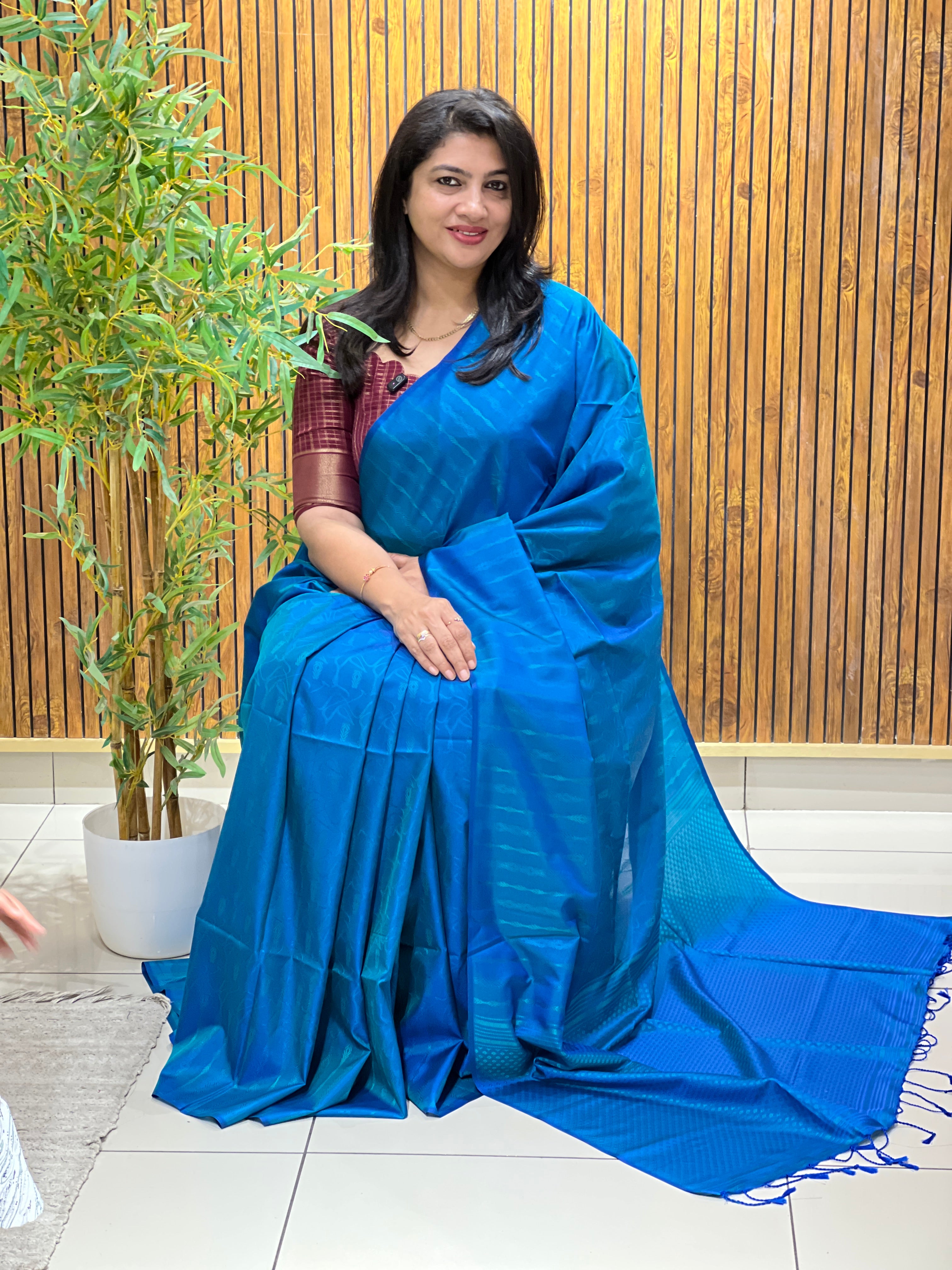 Embossed Weaved Pattern Semi Soft Silk Saree| RTD117