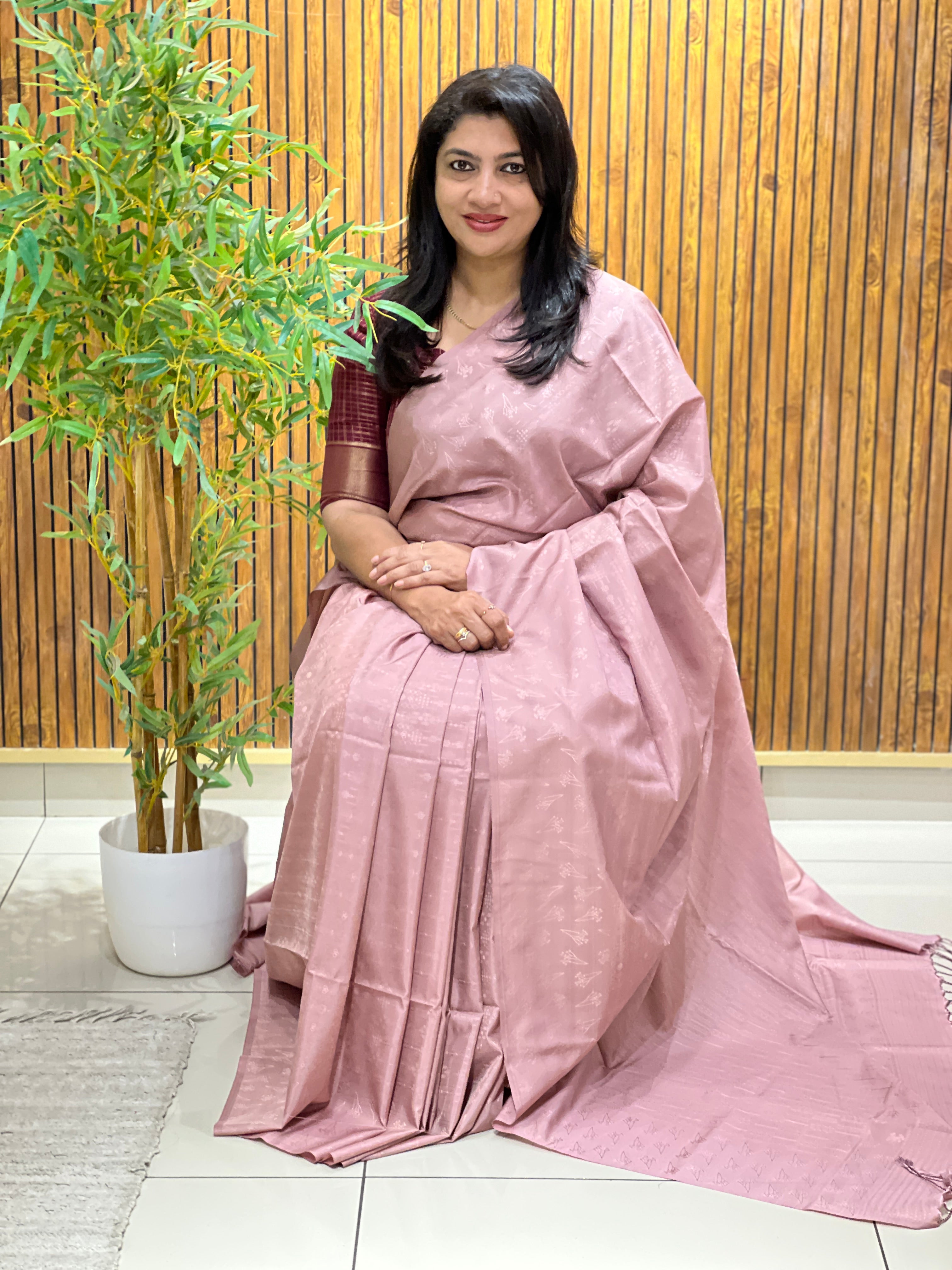 Embossed Weaved Pattern Semi Soft Silk Saree| RTD112