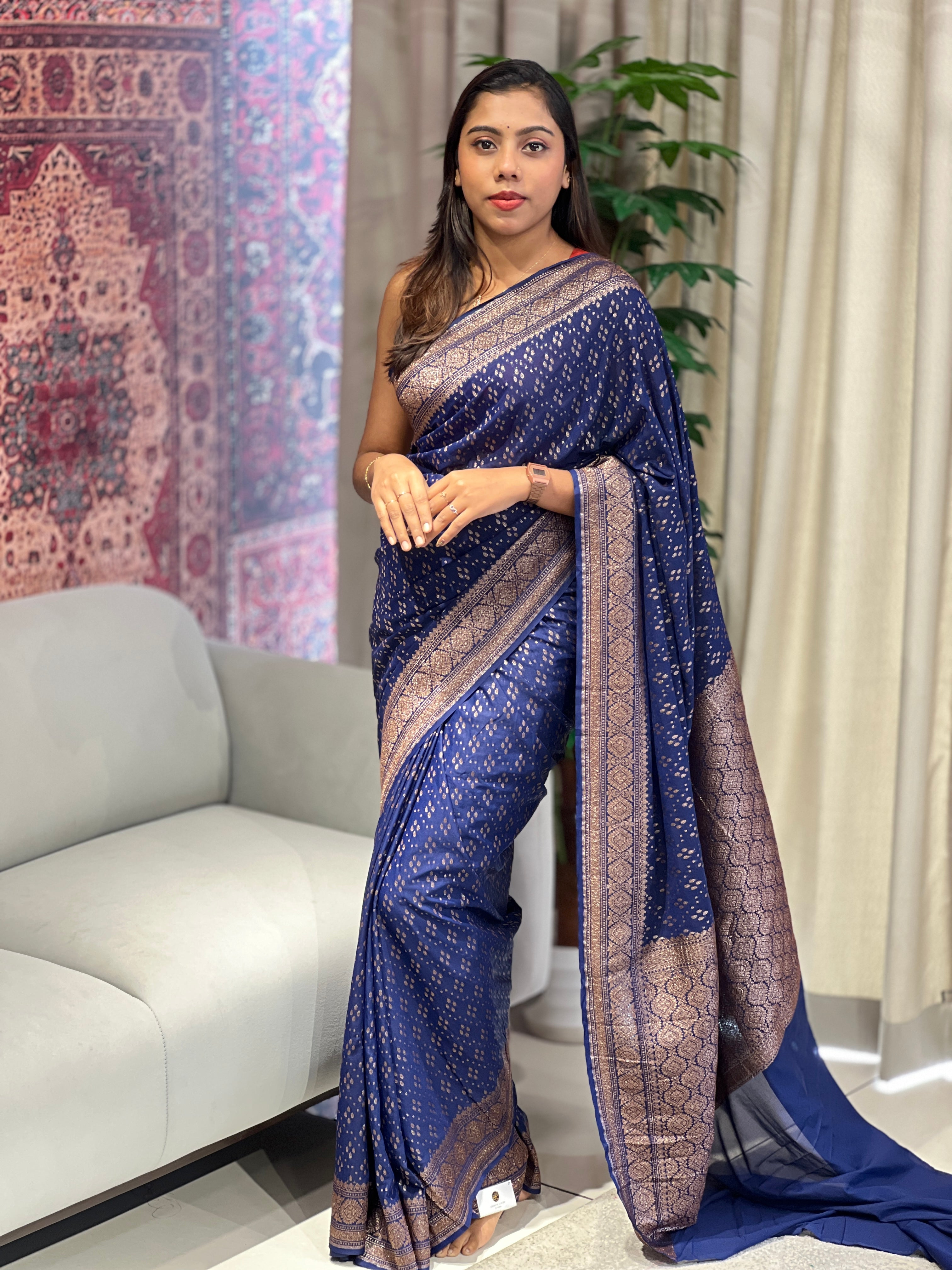 Zari And Thread Woven Georgette Banarasi Saree | YNG1058