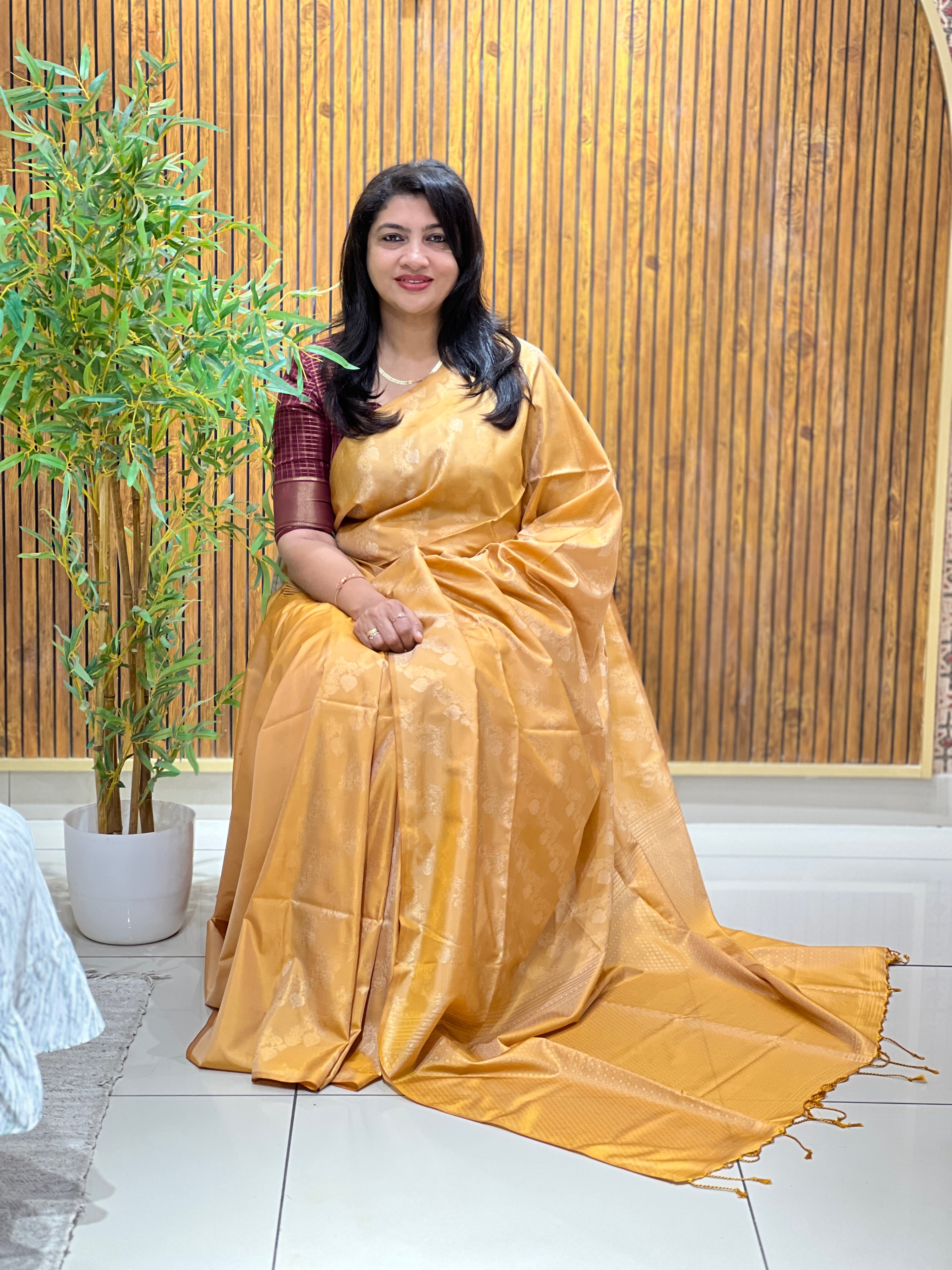 Embossed Weaved Pattern Semi Soft Silk Saree| RTD114