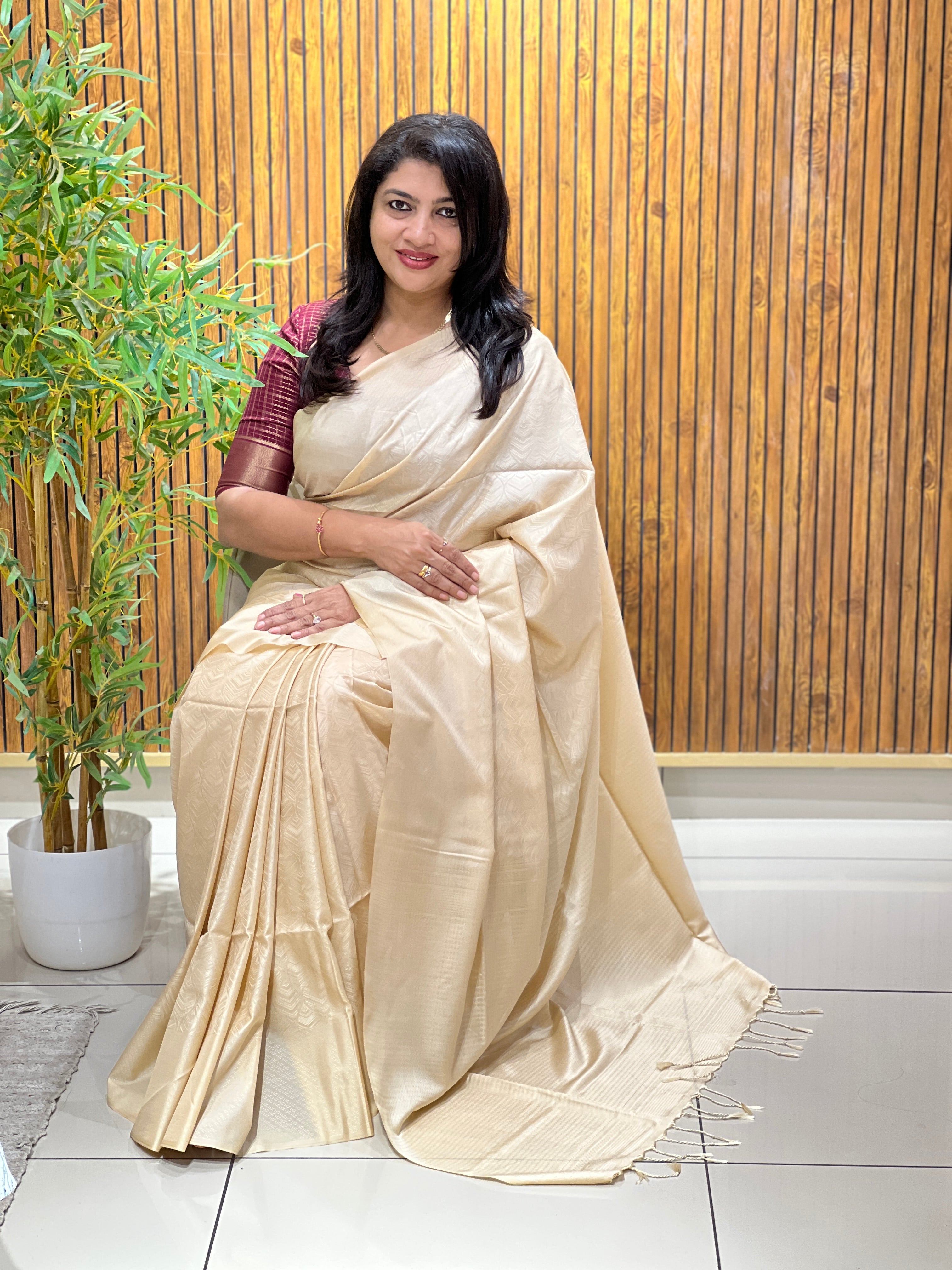 Embossed Weaved Pattern Semi Soft Silk Saree | RTD131