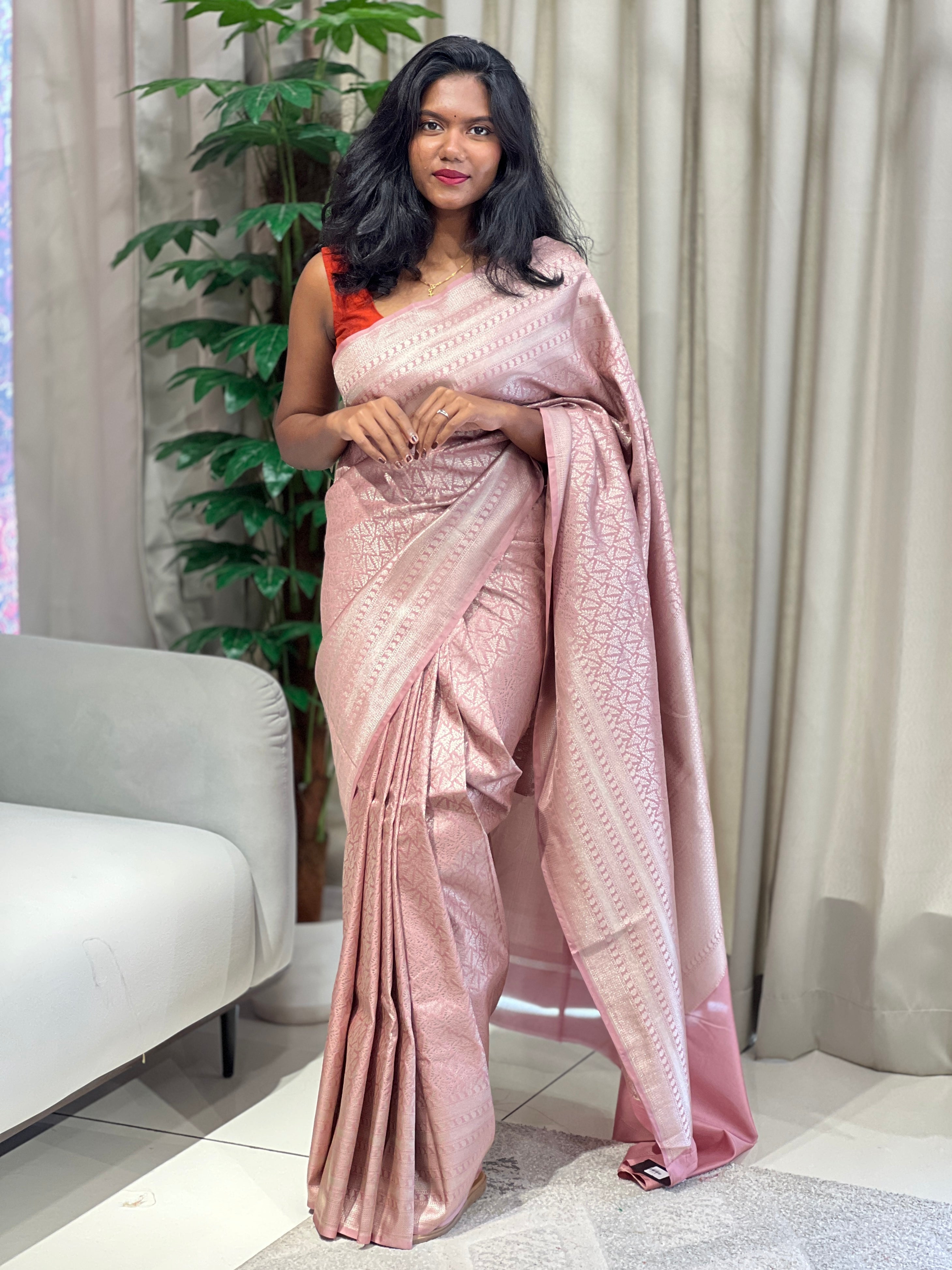 Leaf Patterned Zari Woven Banarasi Saree | YNG1053