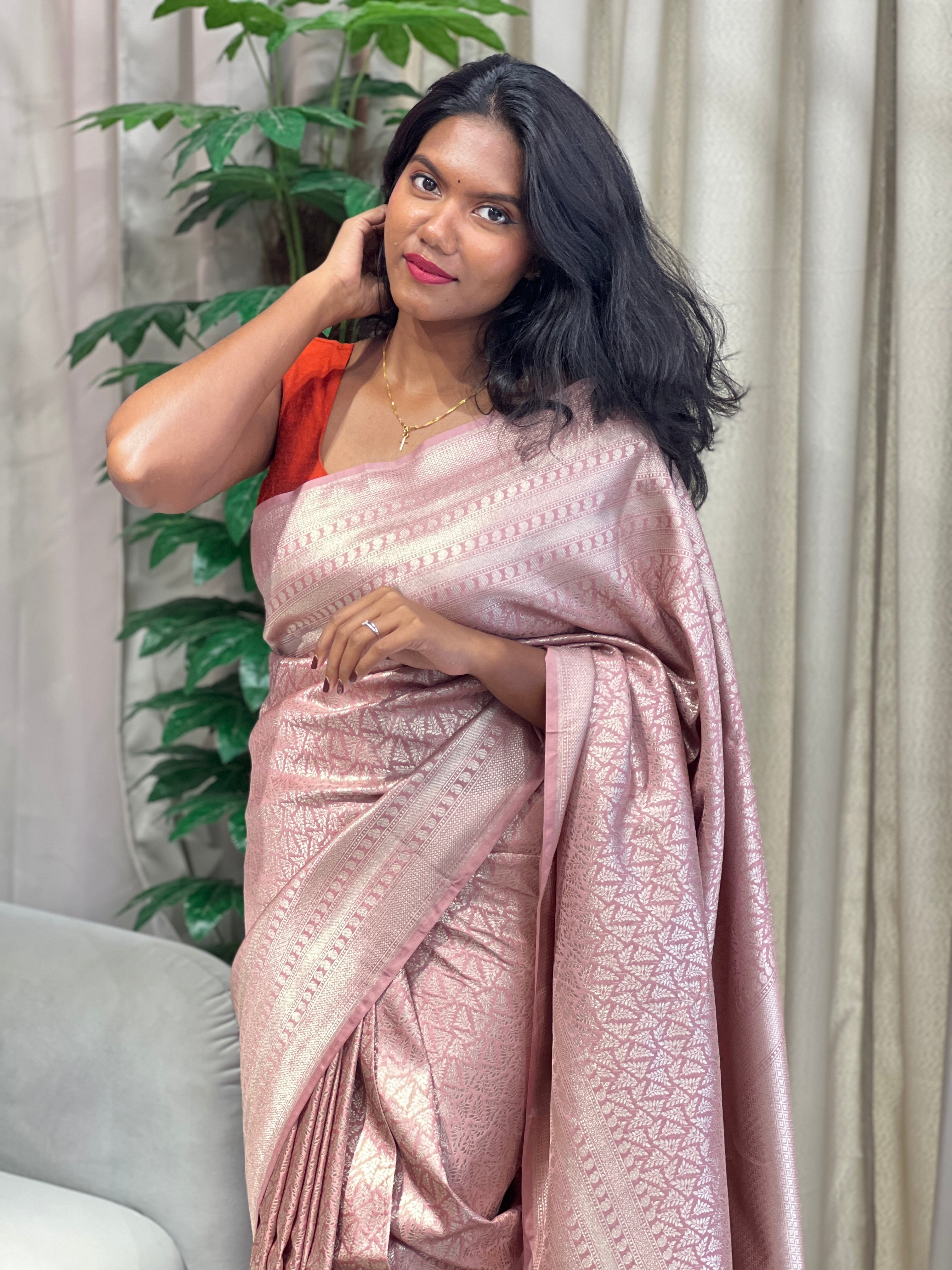 Leaf Patterned Zari Woven Banarasi Saree | YNG1053