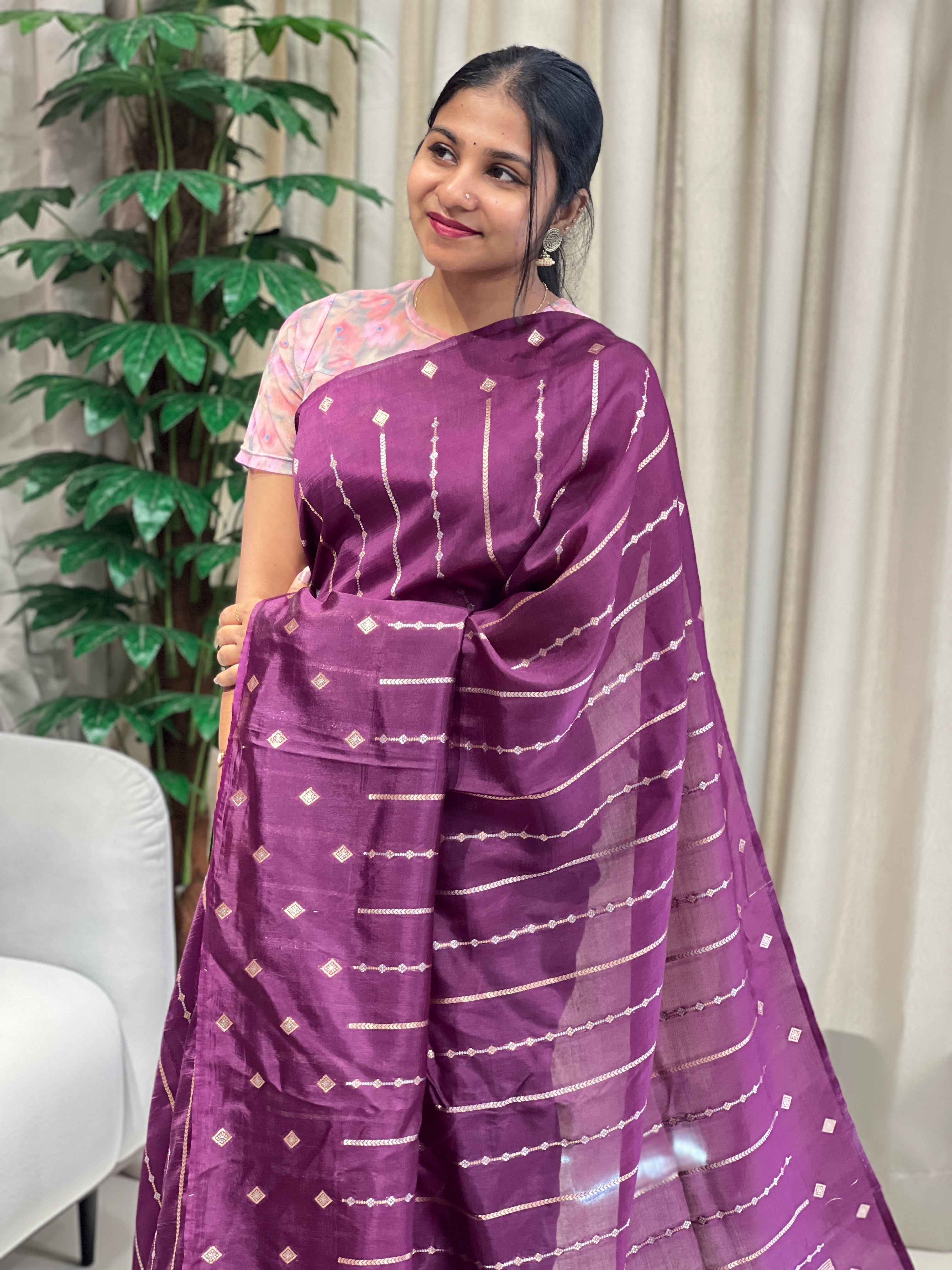 Stripes Patterned Zari Woven Banarasi Saree | NN437