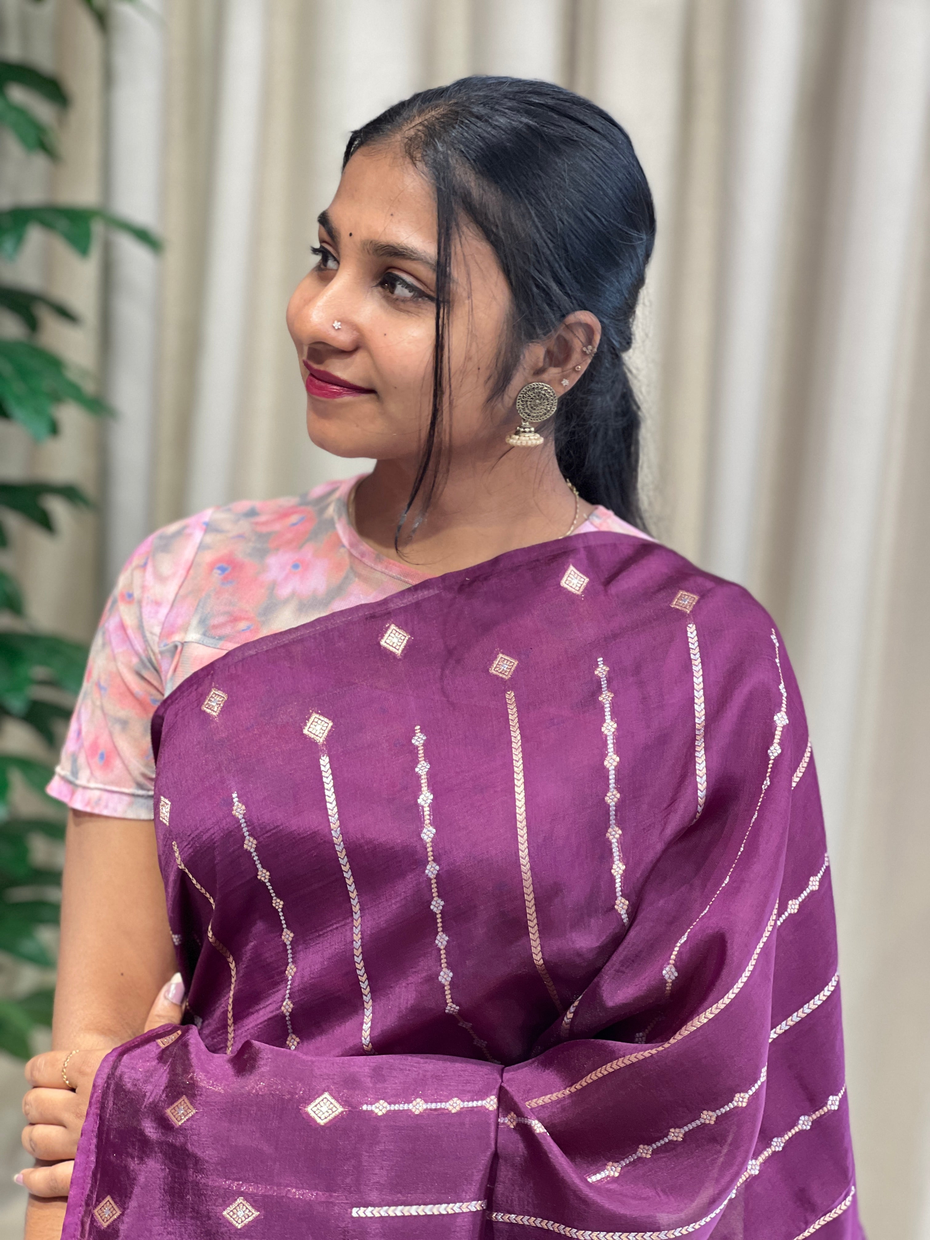 Stripes Patterned Zari Woven Banarasi Saree | NN437