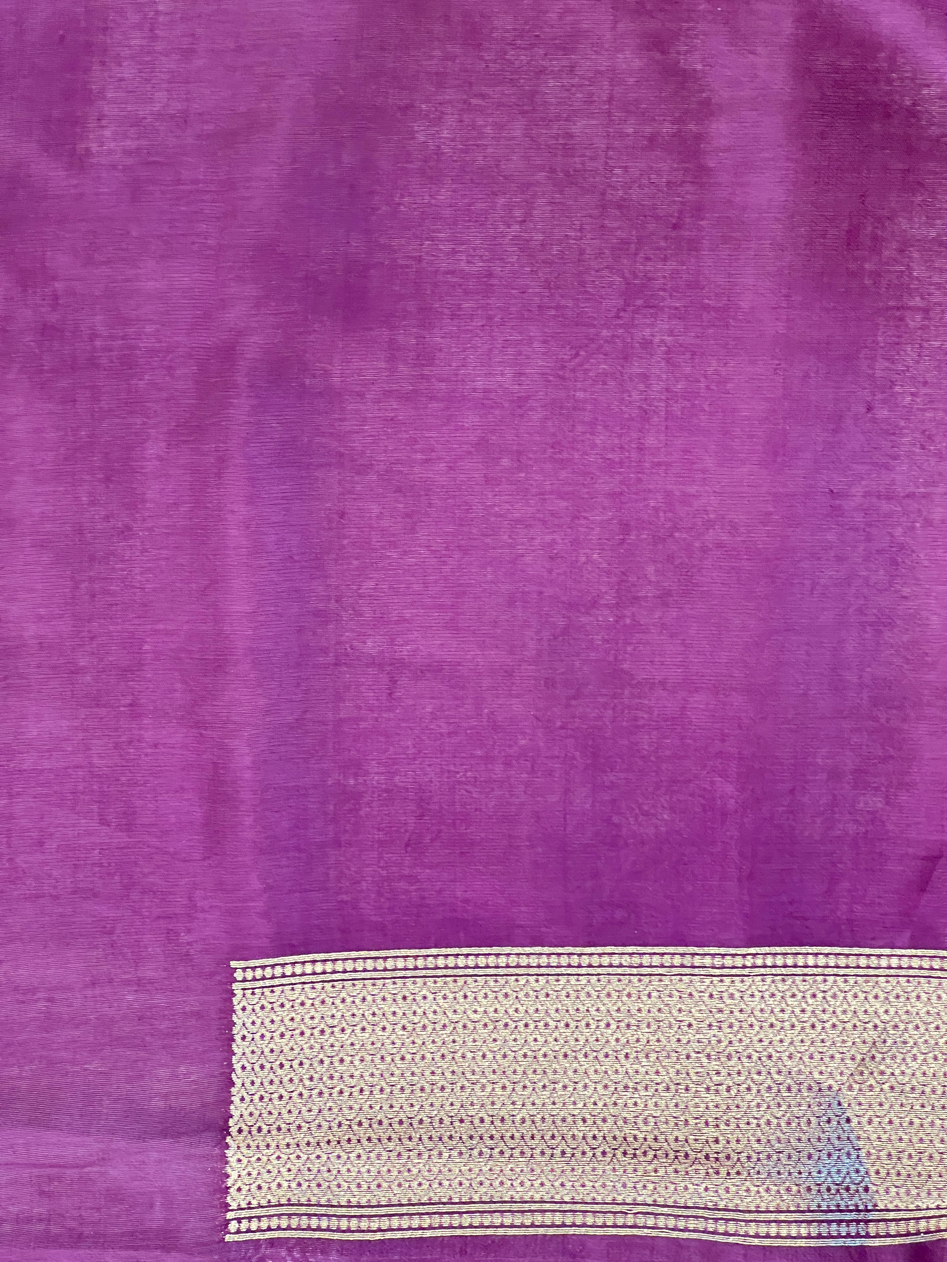 Stripes Patterned Zari Woven Banarasi Saree | NN437