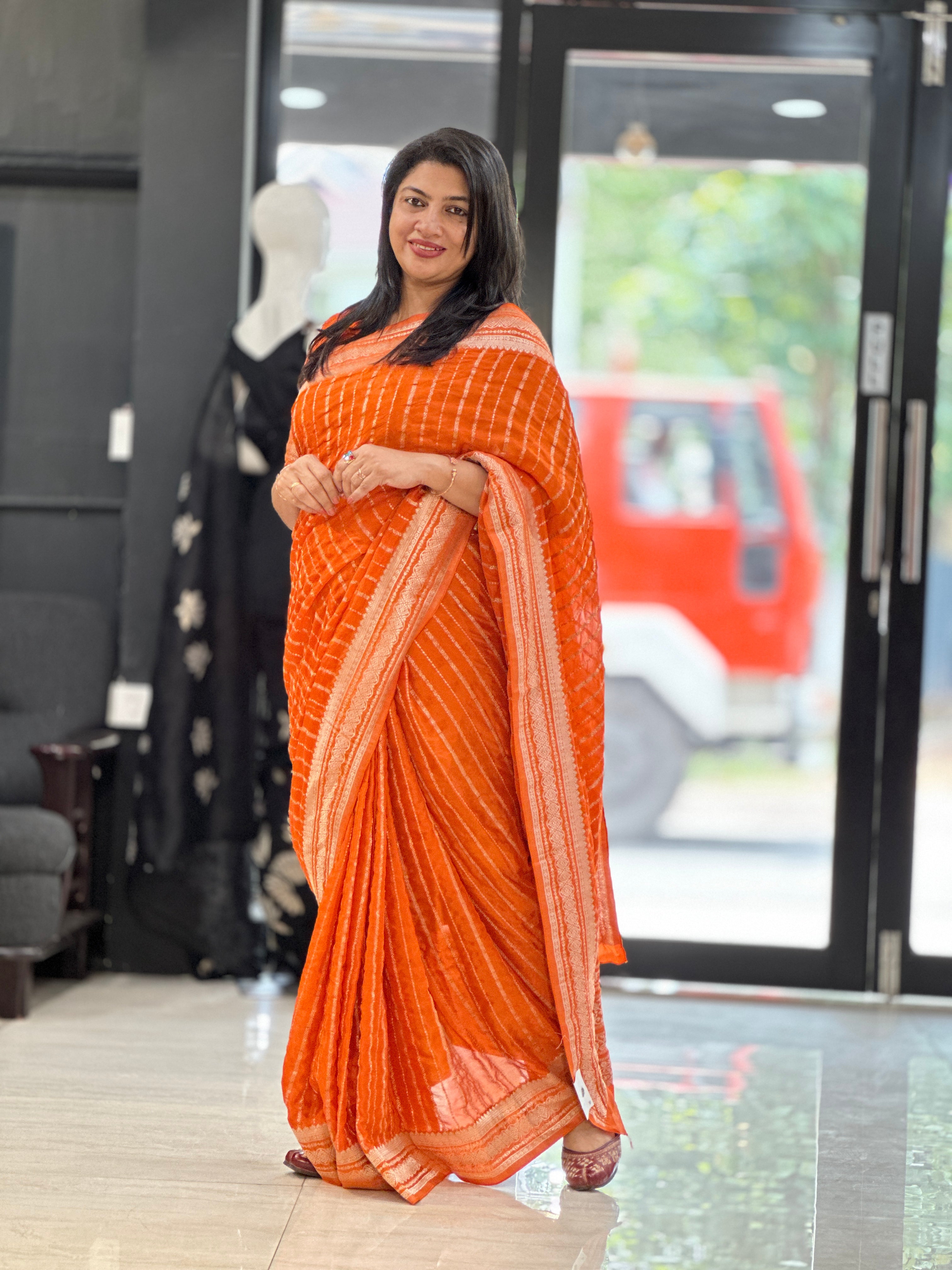 Vertical Lehar Pattern Banarasi Silk Saree | YNG1105