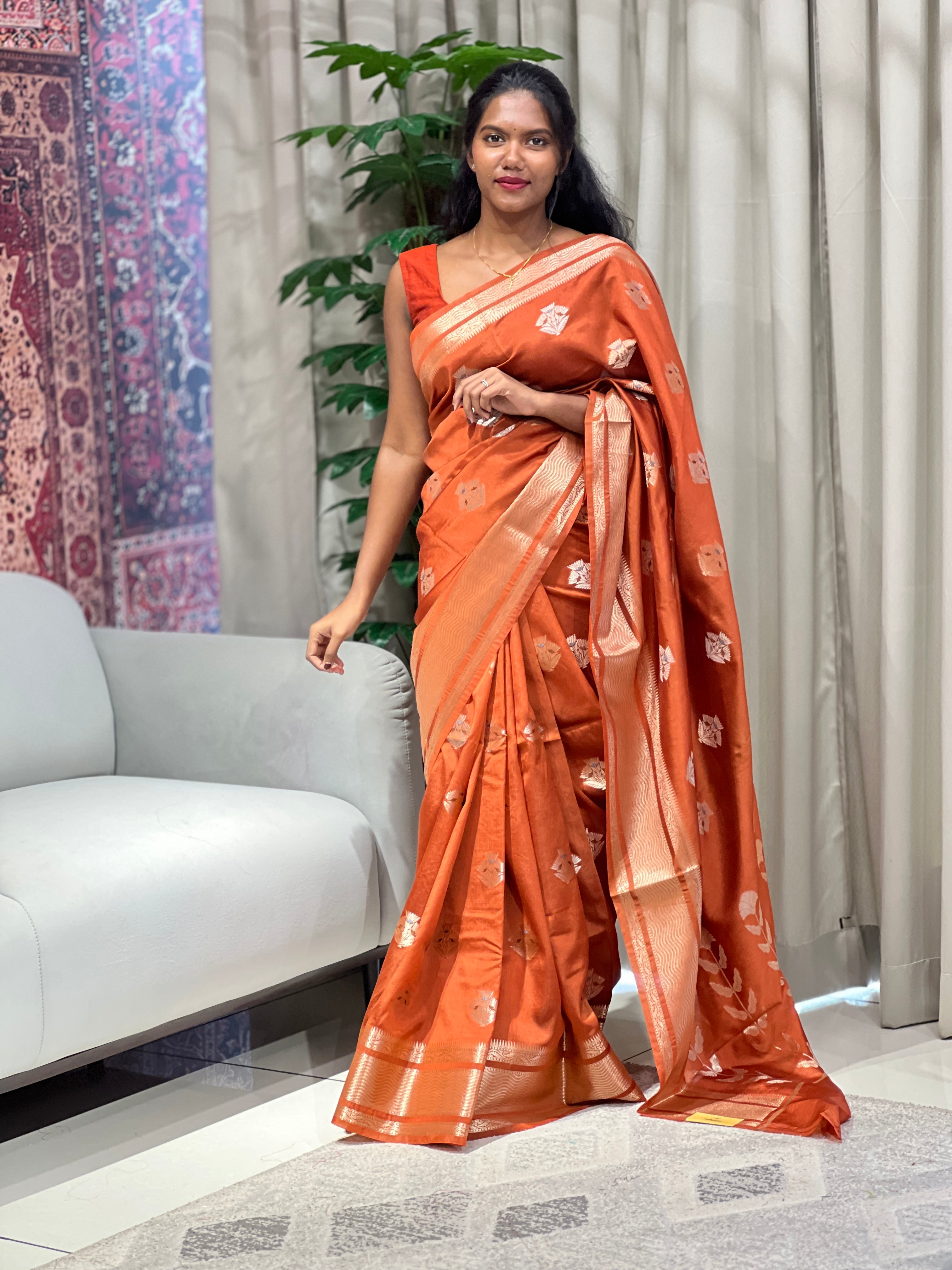 Zari And Thread Woven Banarasi Saree | NN425