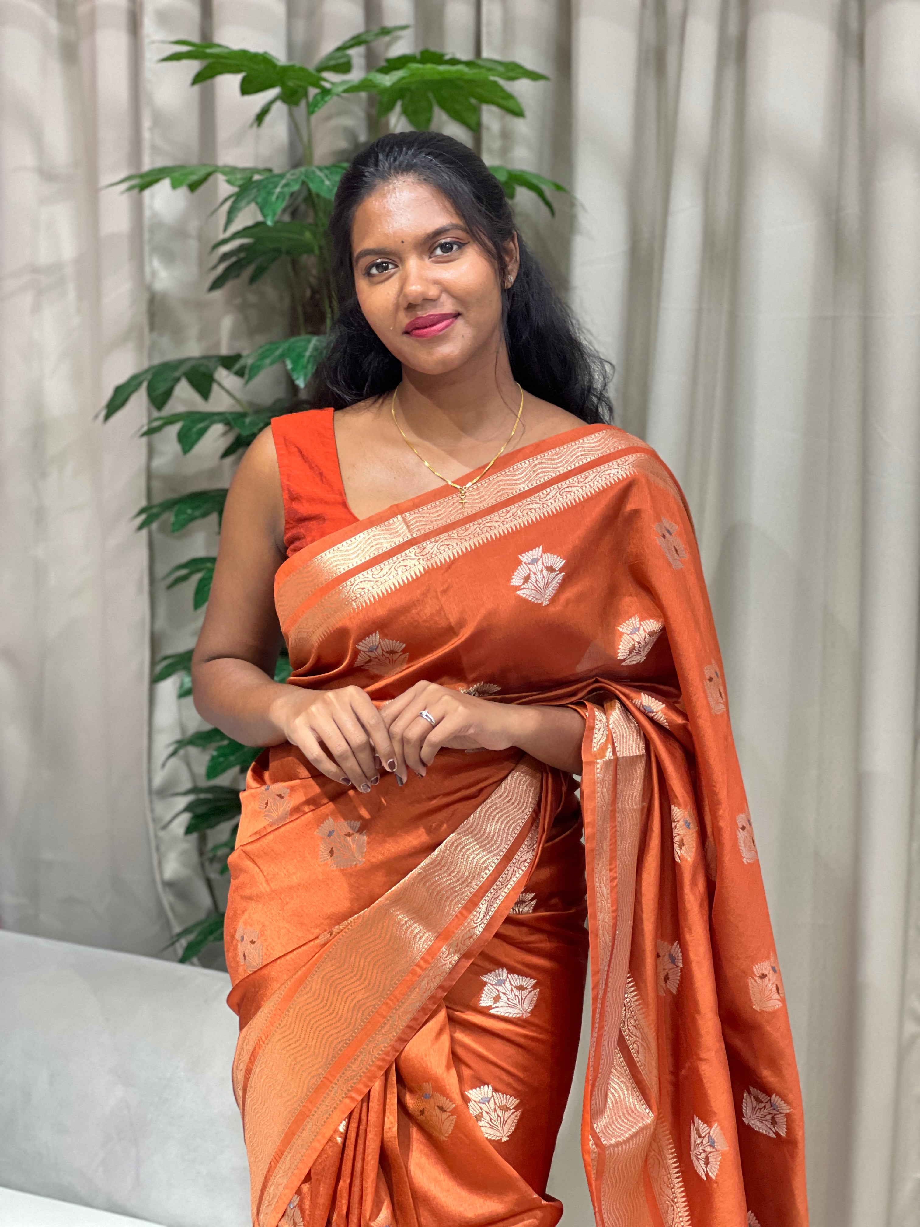 Zari And Thread Woven Banarasi Saree | NN425