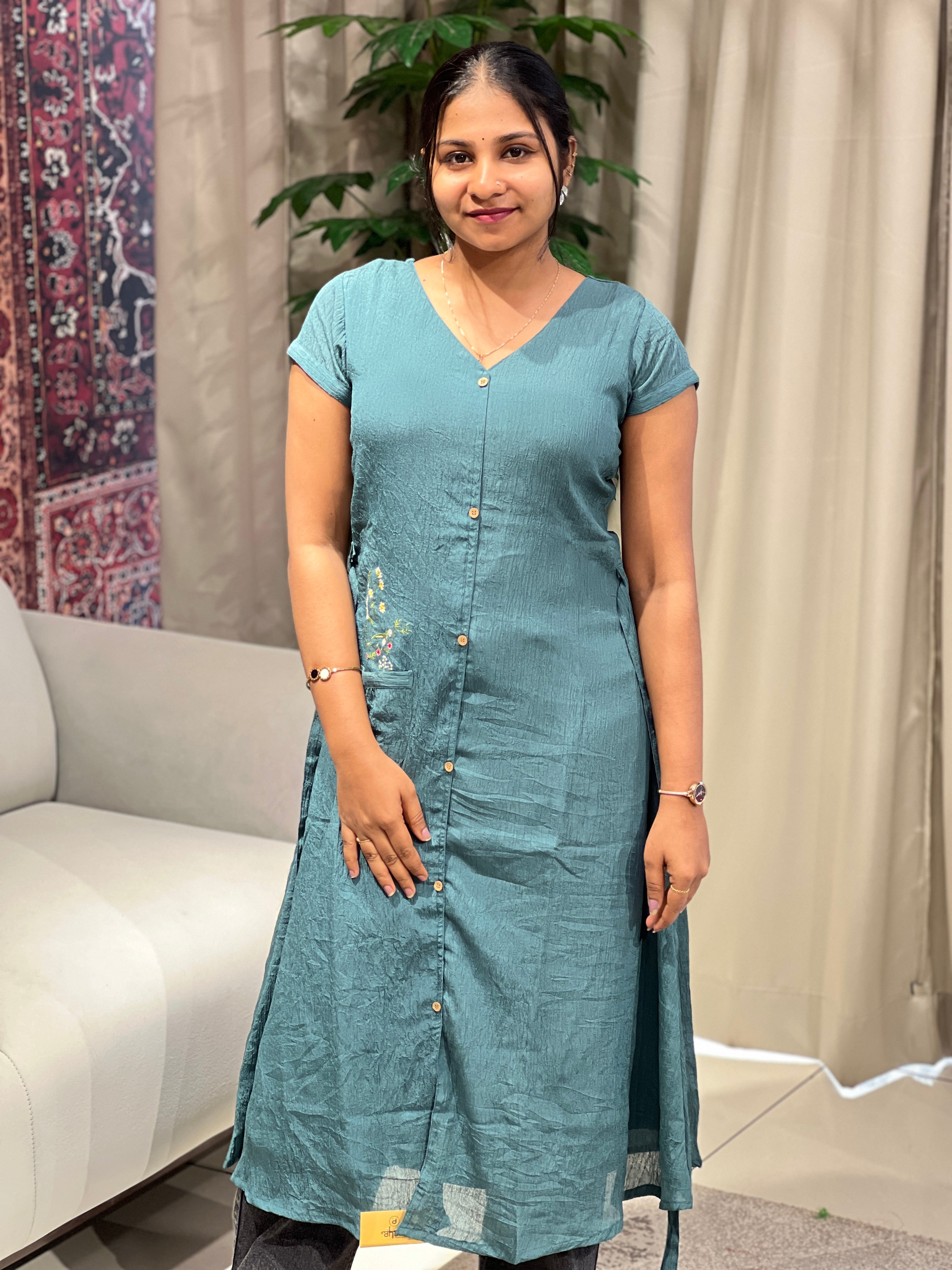 Embroidery Detailed Crushed Silk Kurta | VSI115