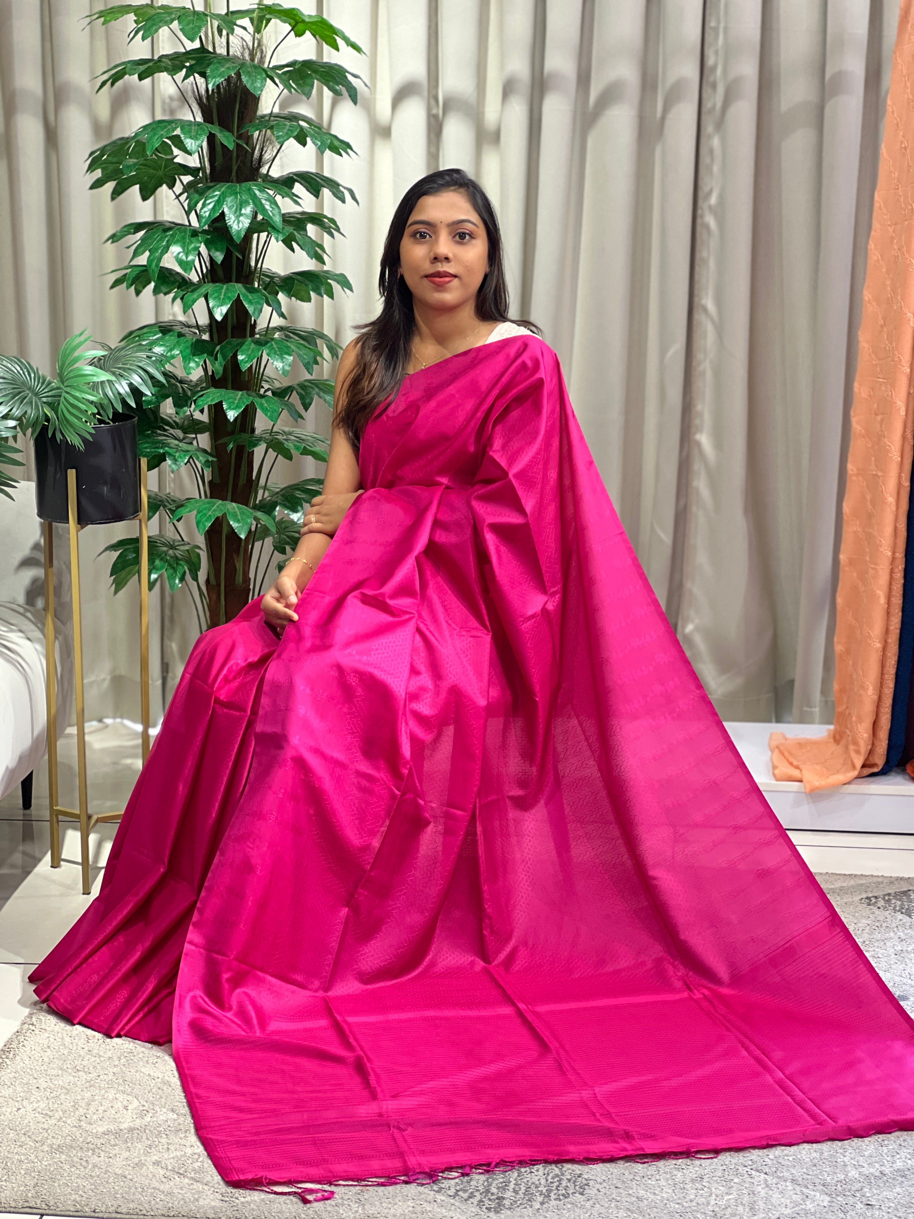 Embossed Weaved Pattern Semi Soft Silk Saree | RTD129