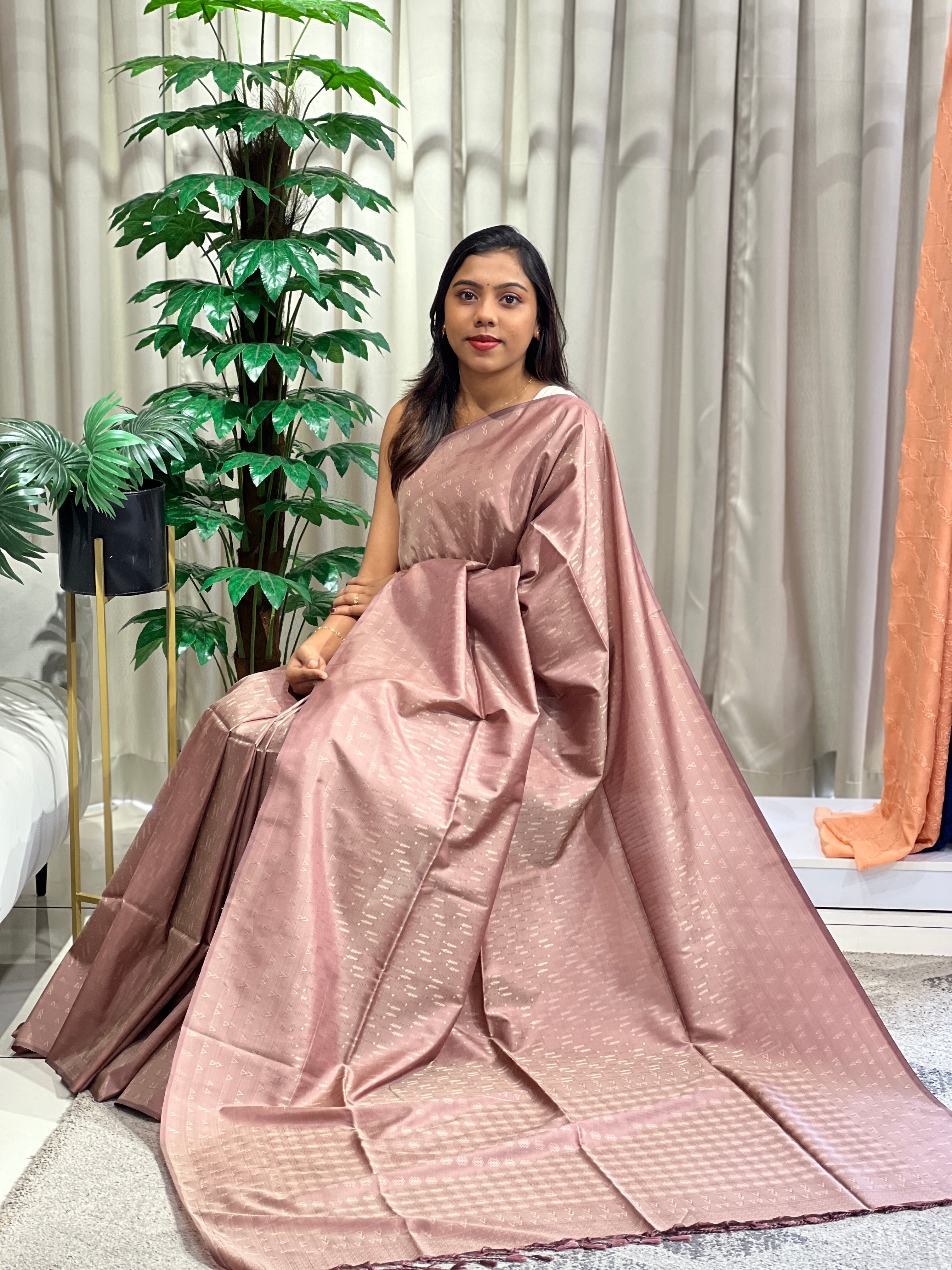 Leaf Pattern Semi Soft Silk Saree | RTD122