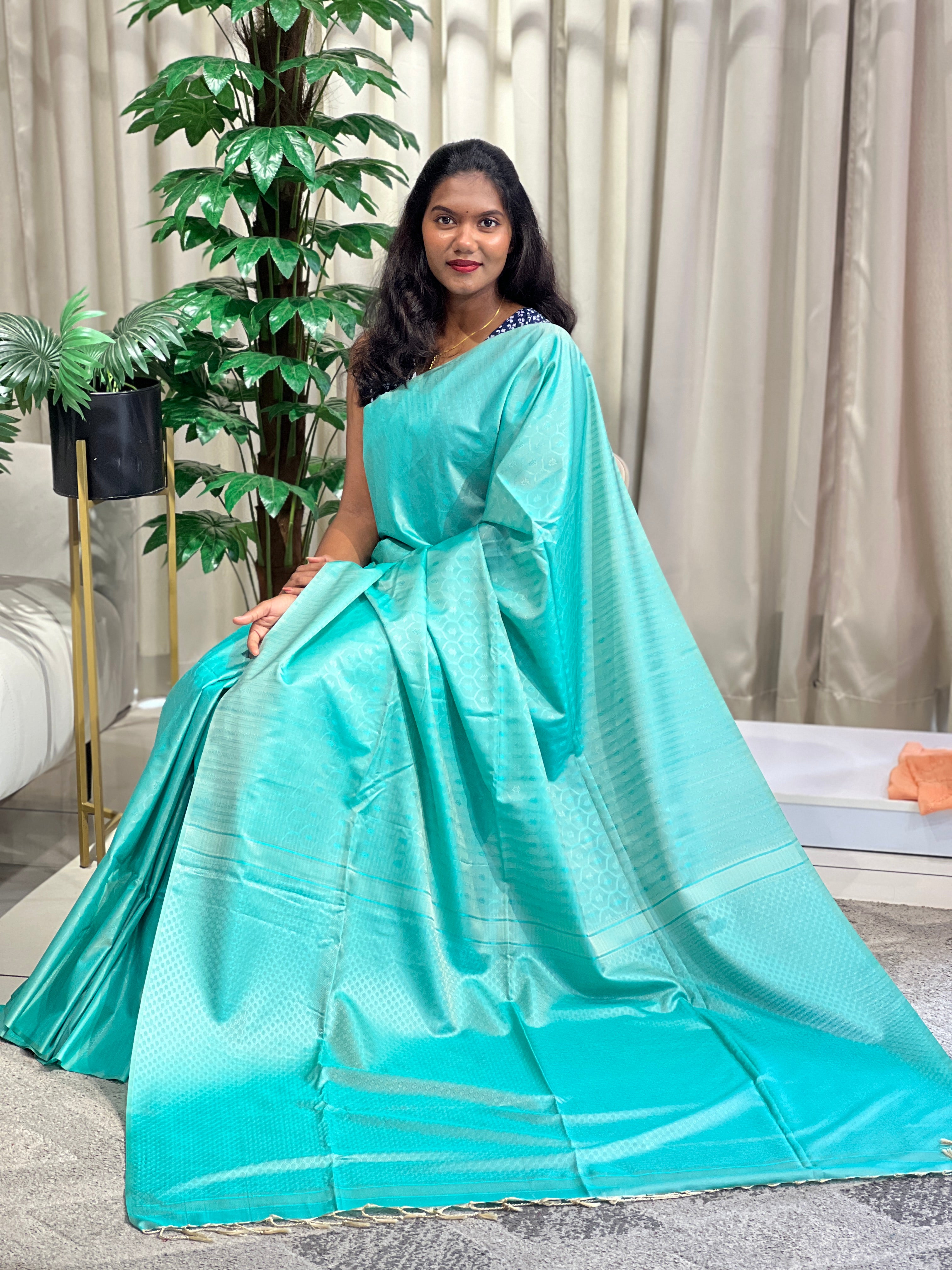 Embossed Weaved Pattern Semi Soft Silk Saree | RTD118