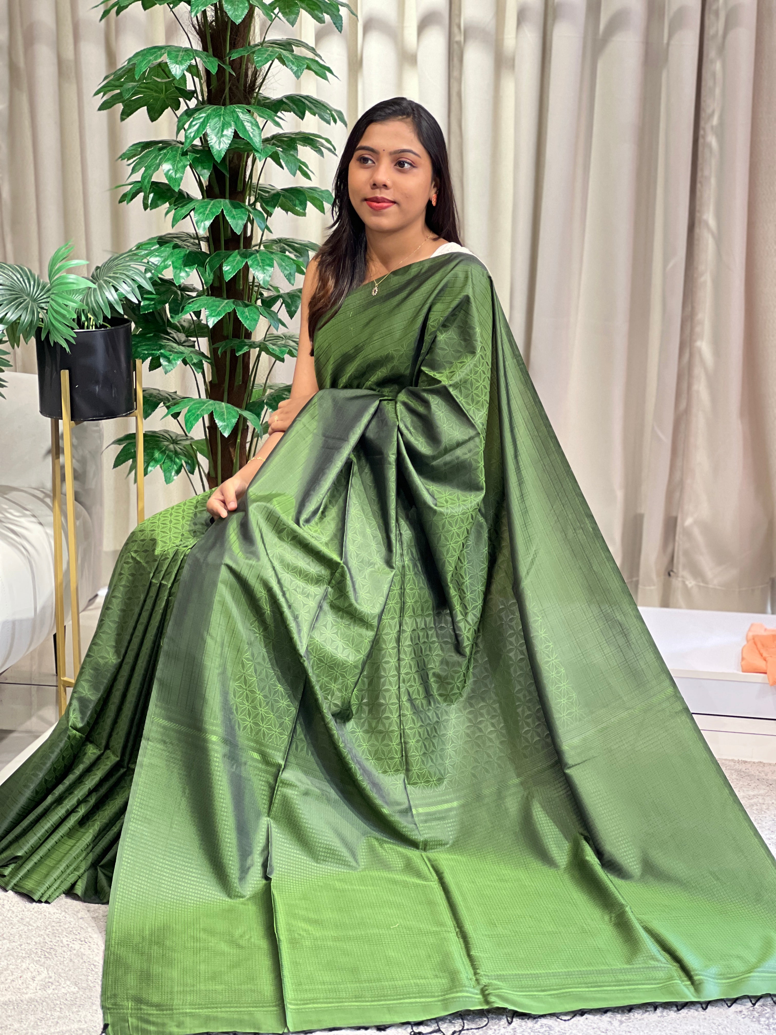 Embossed Weaved Pattern Semi Soft Silk Saree| RTD133