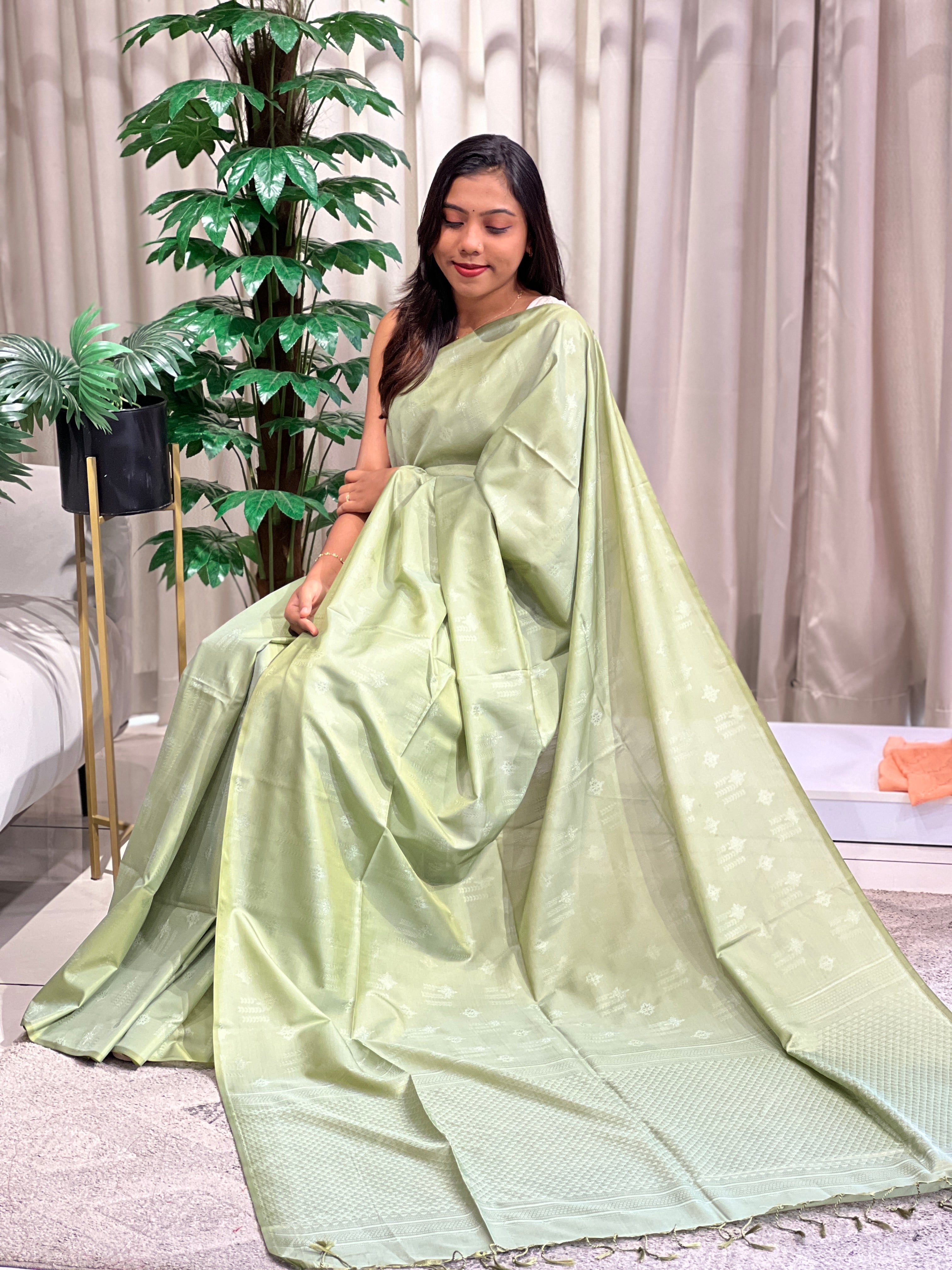 Geometrical Pattern Semi Soft Silk Saree | RTD109