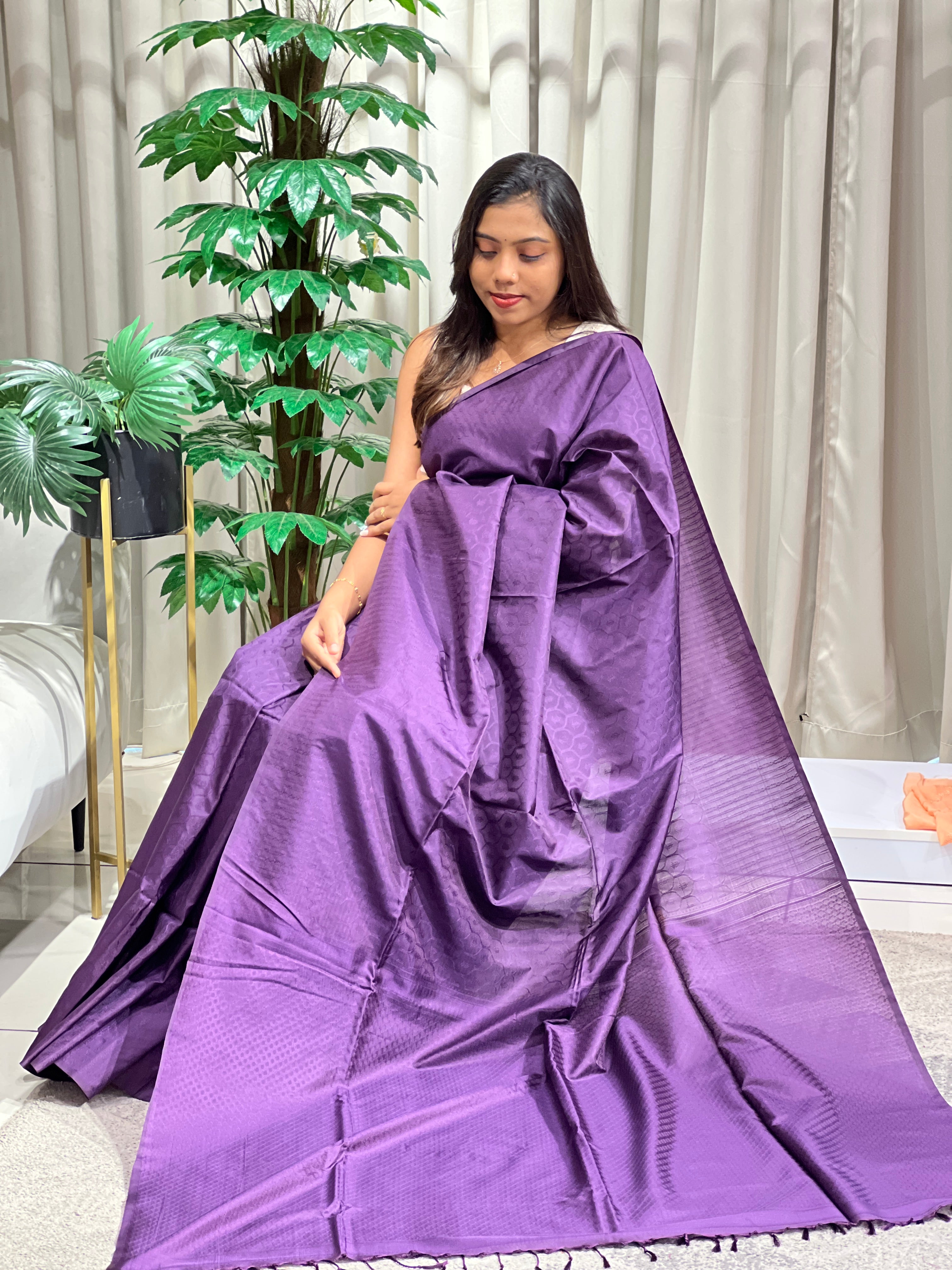 Embossed Weaved Pattern Semi Soft Silk Saree | RTD119