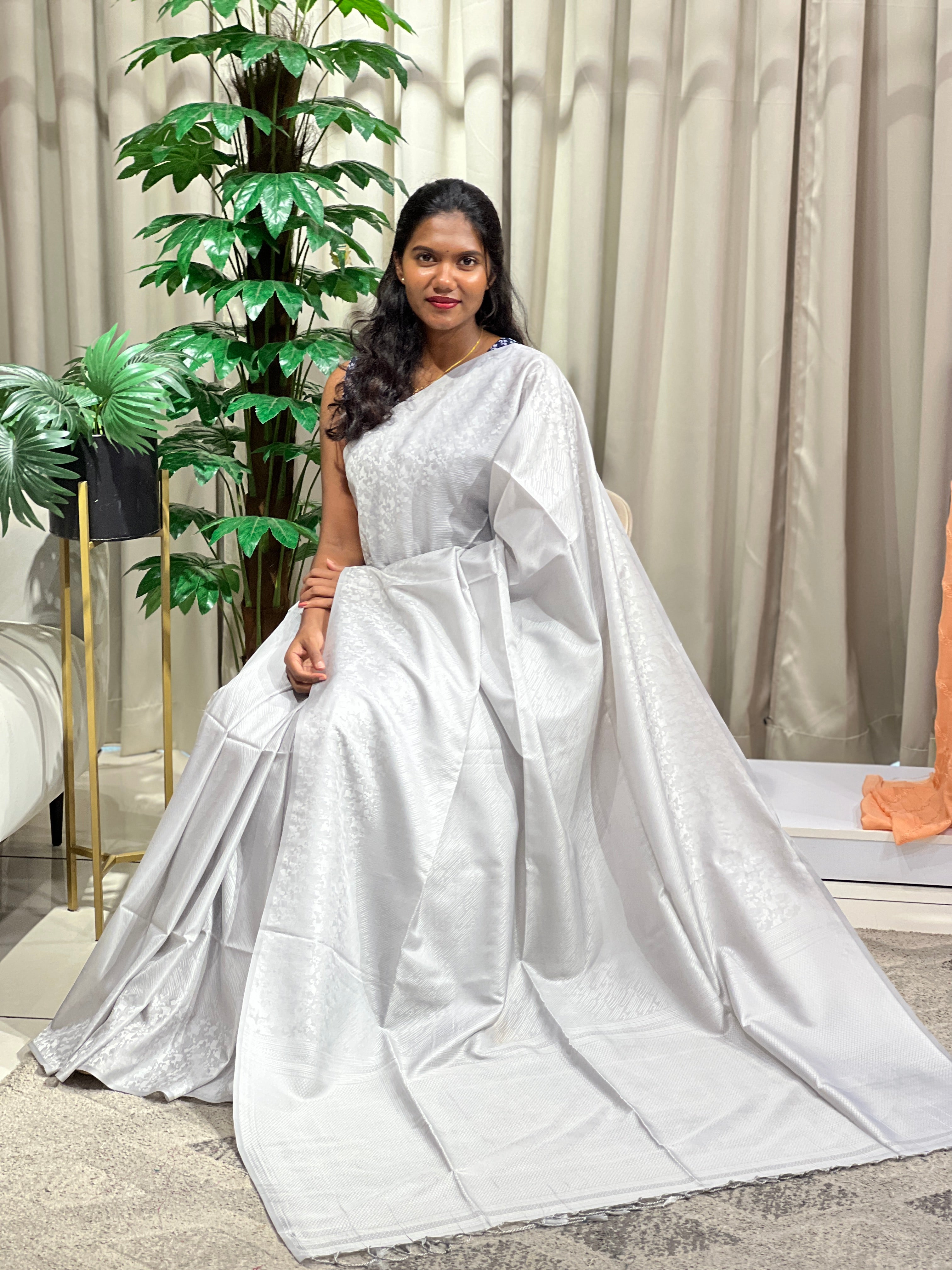 Embossed Weaved Pattern Semi Soft Silk Saree | RTD106