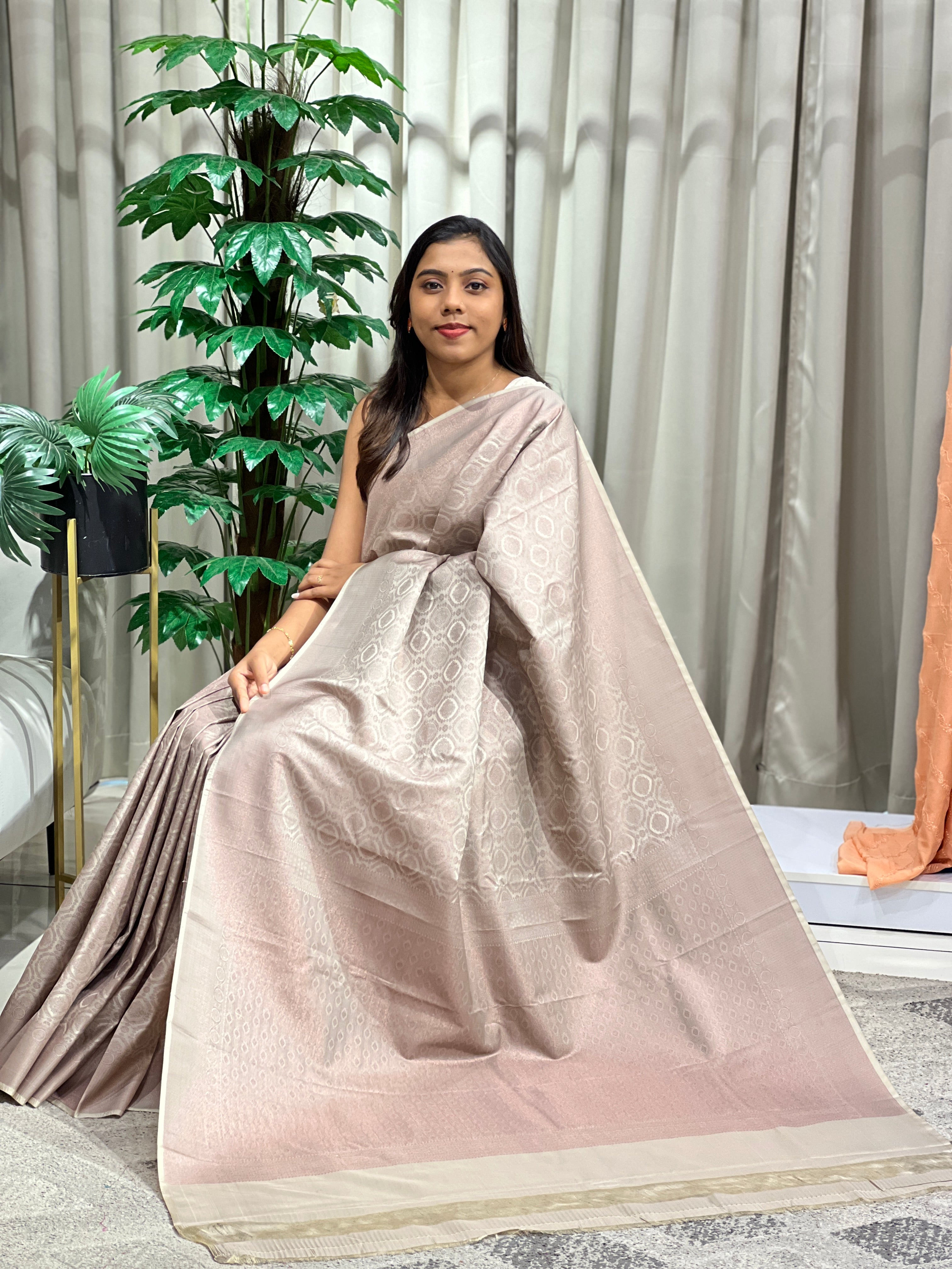 Geometrical Pattern Semi Soft Silk Saree | RTD137