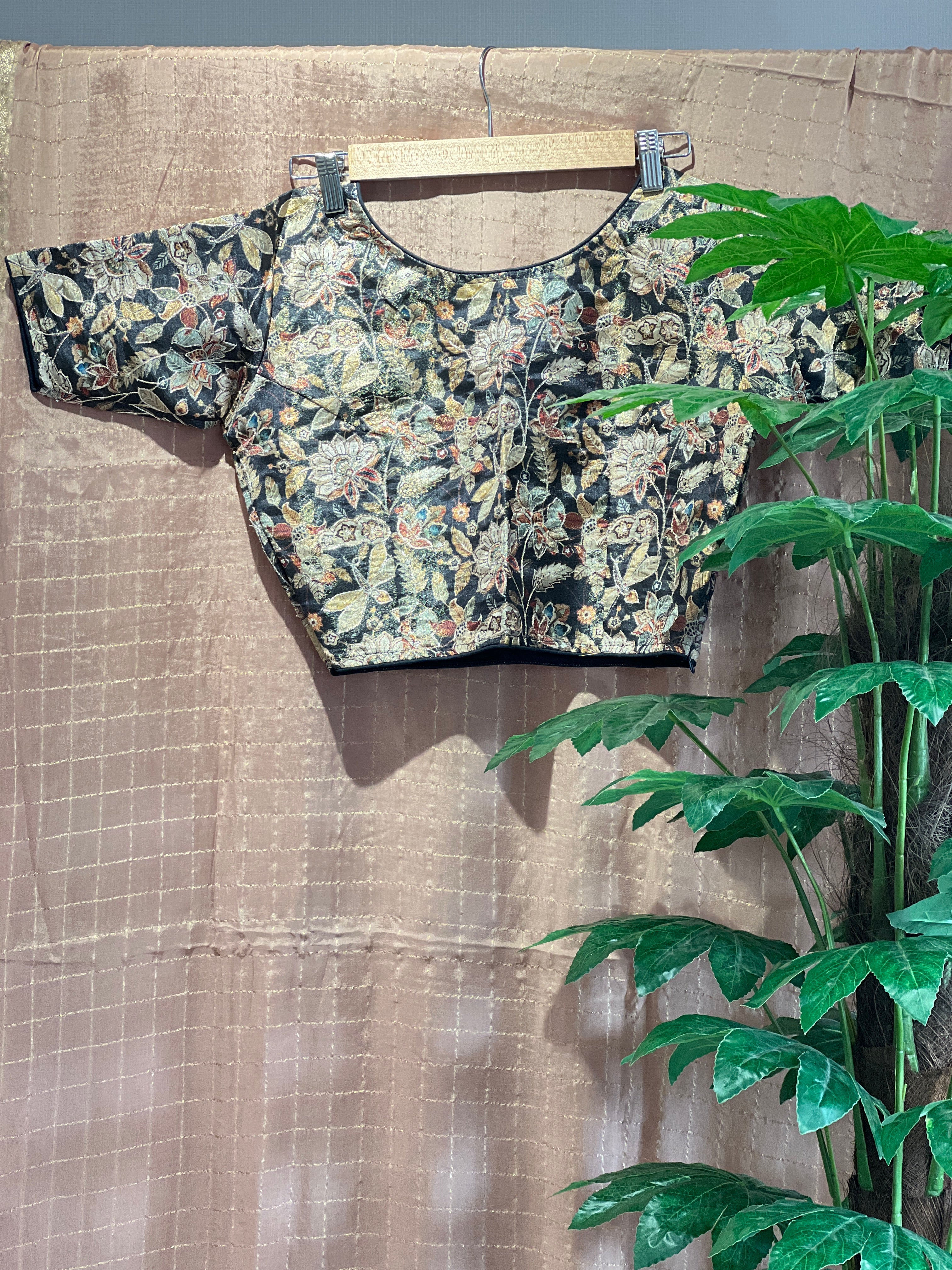 Zari Check Weaving Pattern Crispy Georgette Saree | DVS154