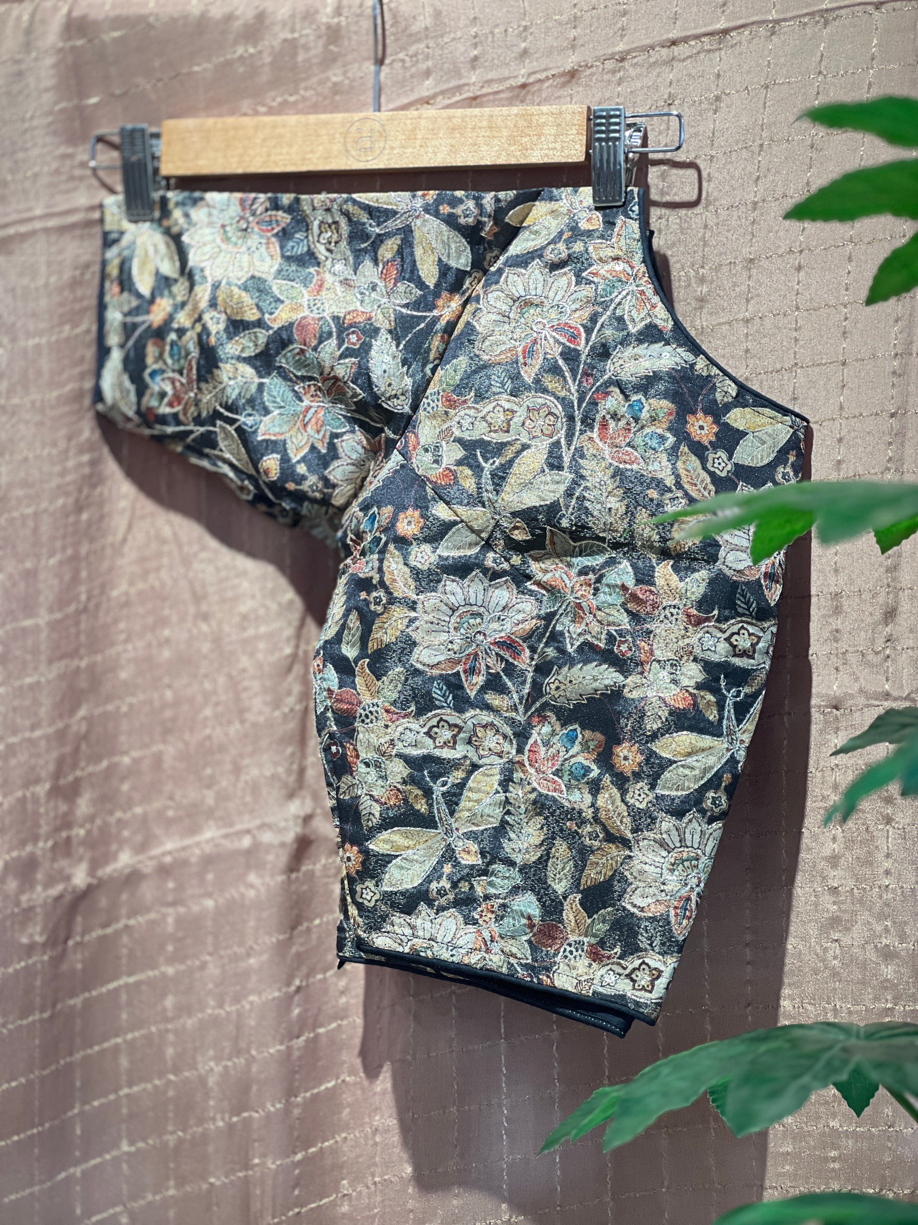 Zari Check Weaving Pattern Crispy Georgette Saree | DVS154