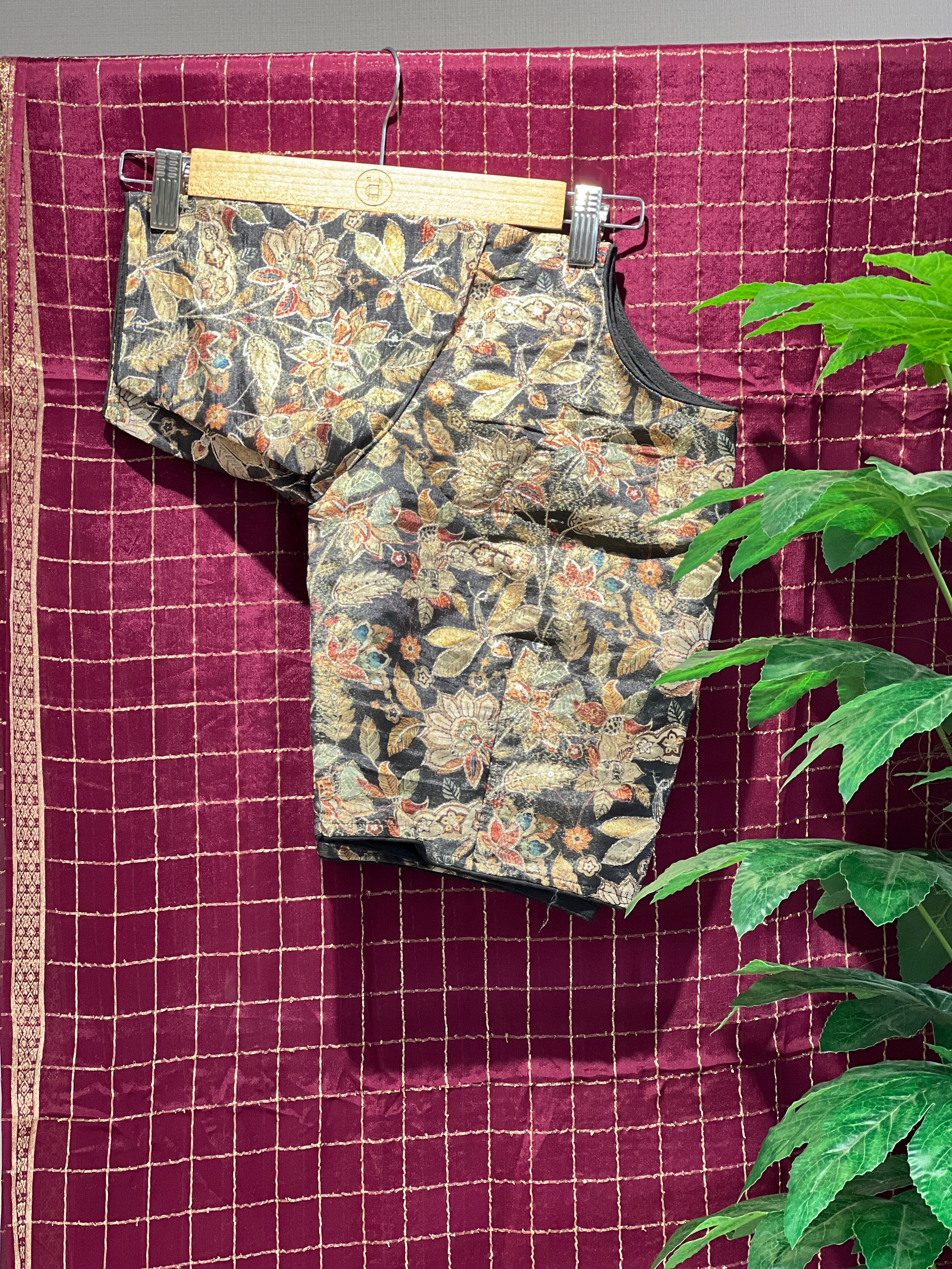 Zari Check Weaving Pattern Crispy Georgette Saree | DVS153