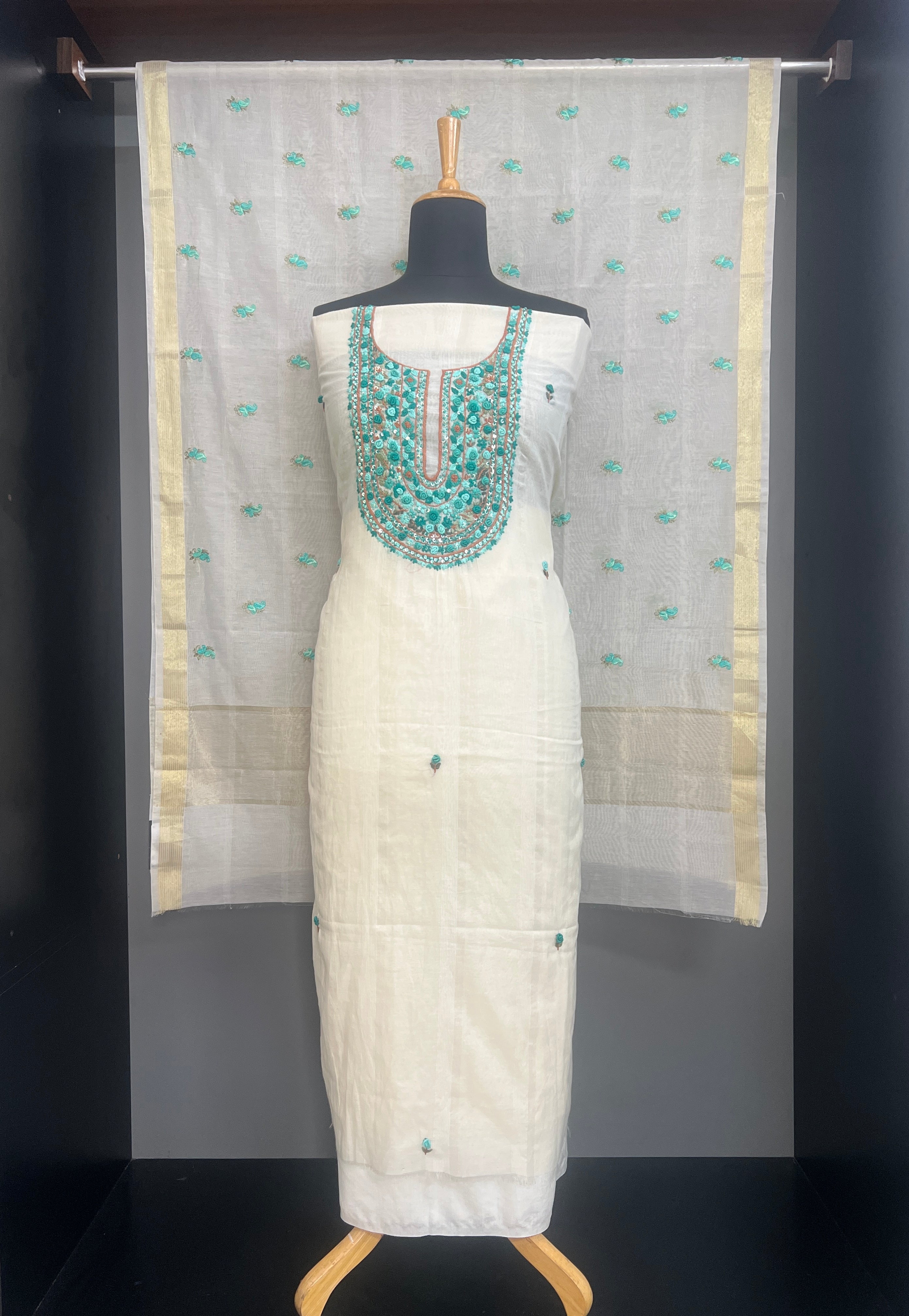 Floral Hand Embroidered Pattern Chnaderi Salwar Set | MM566