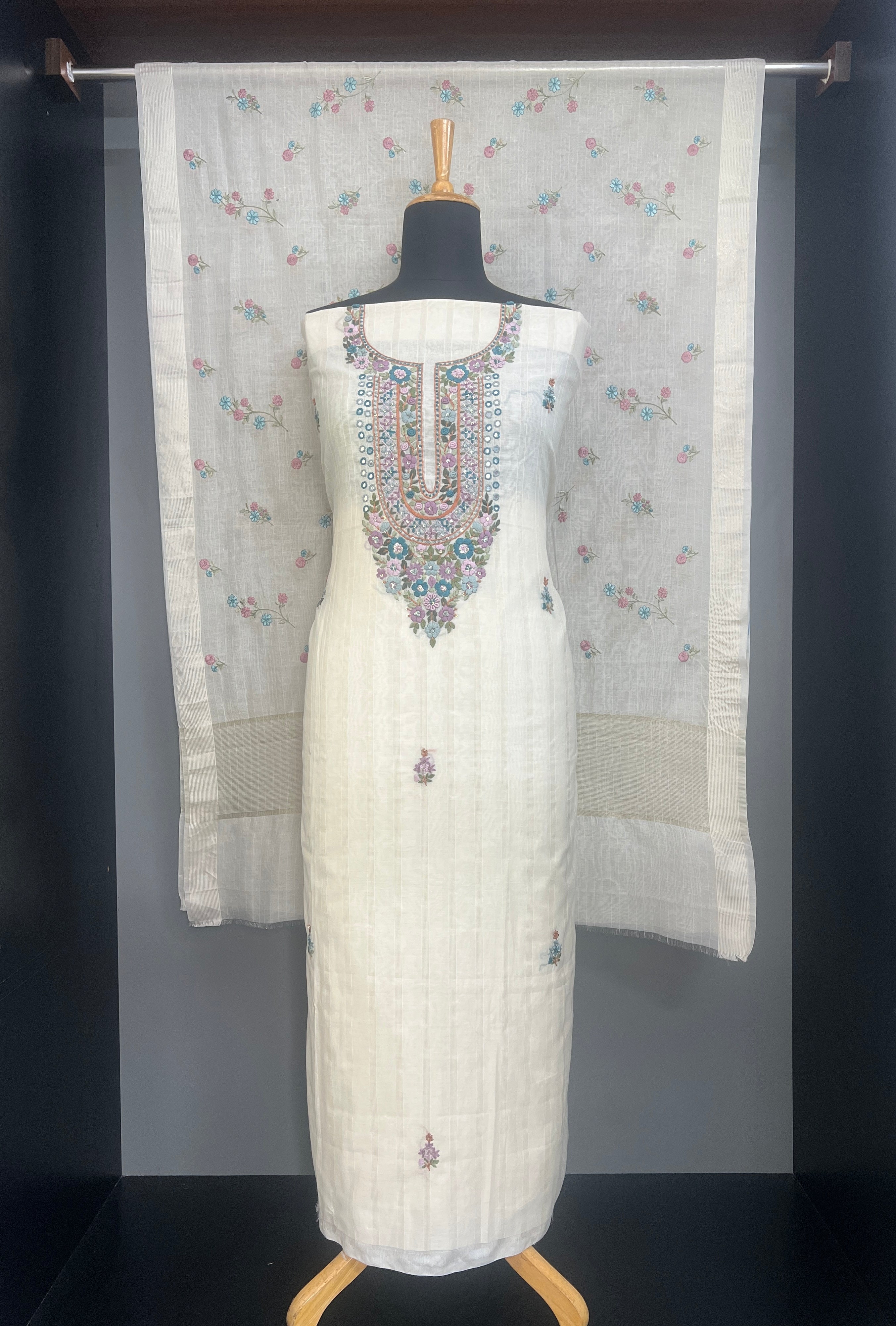Floral Hand Embroidered Pattern Chnaderi Salwar Set | MM570