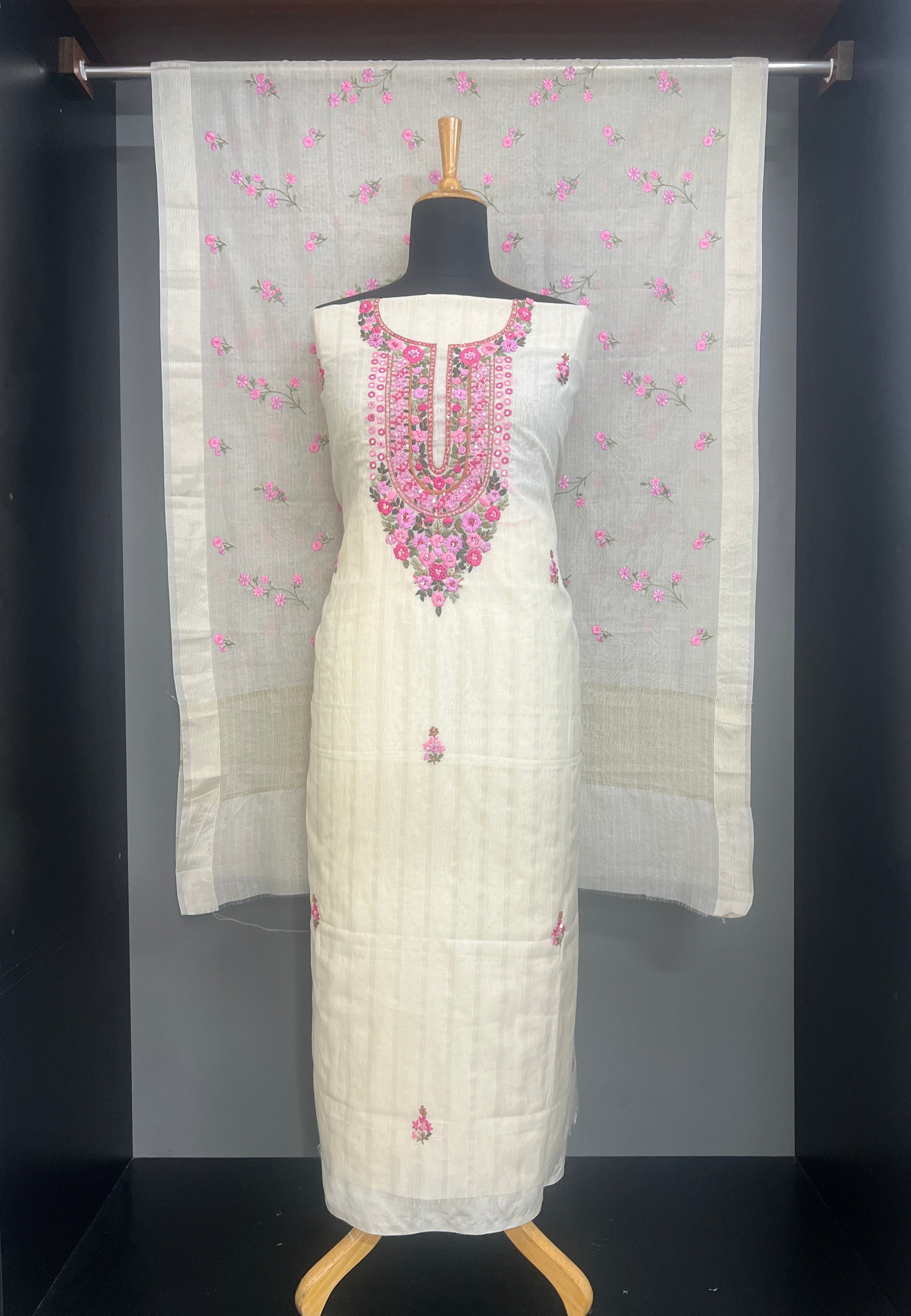 Floral Hand Embroidered Pattern Chnaderi Salwar Set | MM569